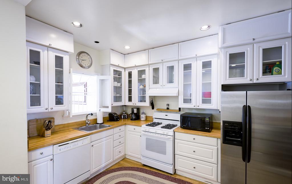 1434 T ST NW, WASHINGTON, District Of Columbia 20009, 2 Bedrooms Bedrooms, ,2 BathroomsBathrooms,Residential,For sale,1434 T ST NW,DCDC2246184 MLS # DCDC2246184 1434 T ST NW, WASHINGTON, District Of Columbia 20009, 2 Bedrooms Bedrooms, ,2 BathroomsBathrooms,Residential,For sale,1434 T ST NW,DCDC2246184 MLS # DCDC2246184