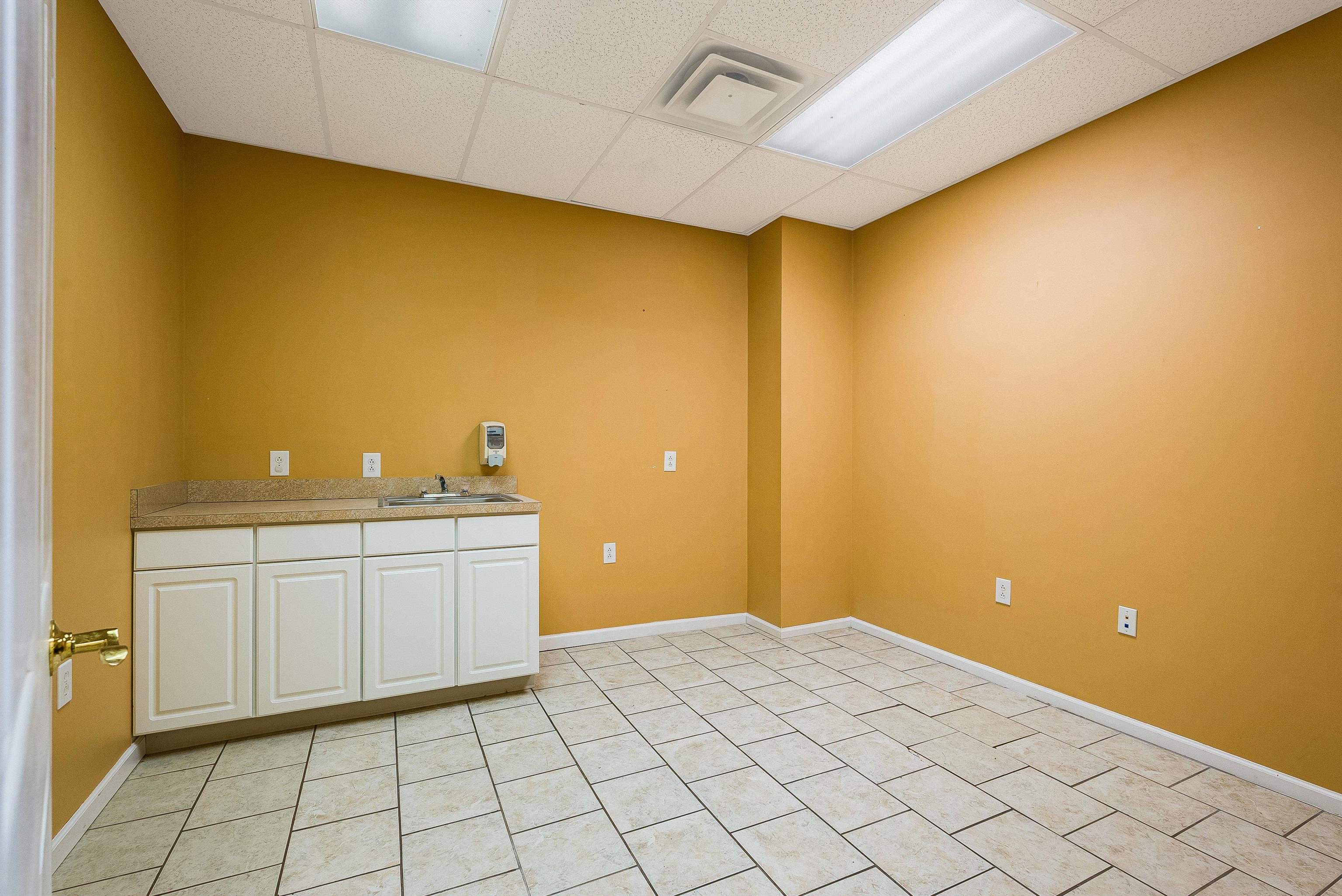 516 FIRST ST, SHENANDOAH, Virginia 22849, ,Commercial,516 FIRST ST,673274 MLS # 673274