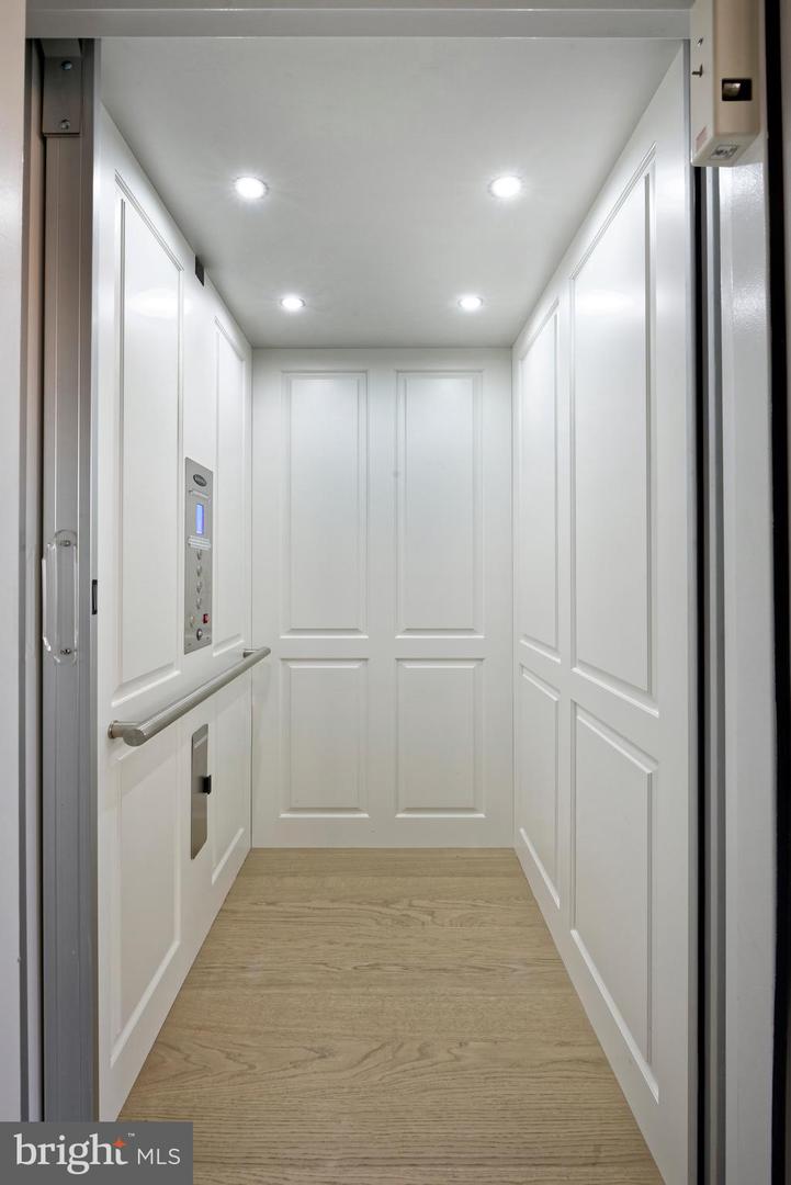 221 MONTGOMERY ST, ALEXANDRIA, Virginia 22314, 3 Bedrooms Bedrooms, ,3 BathroomsBathrooms,Residential,For sale,221 MONTGOMERY ST,VAAX2053822 MLS # VAAX2053822