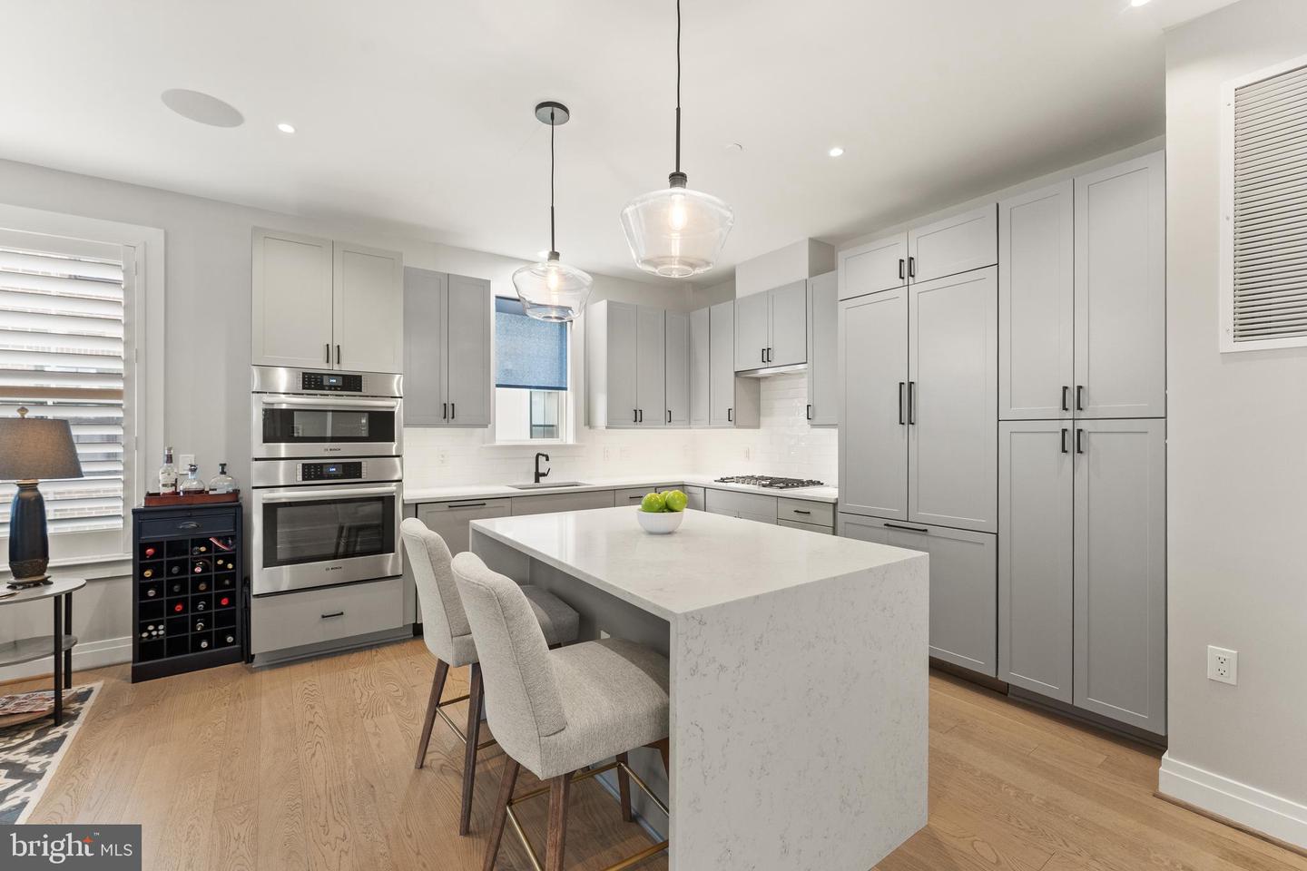 221 MONTGOMERY ST, ALEXANDRIA, Virginia 22314, 3 Bedrooms Bedrooms, ,3 BathroomsBathrooms,Residential,For sale,221 MONTGOMERY ST,VAAX2053822 MLS # VAAX2053822