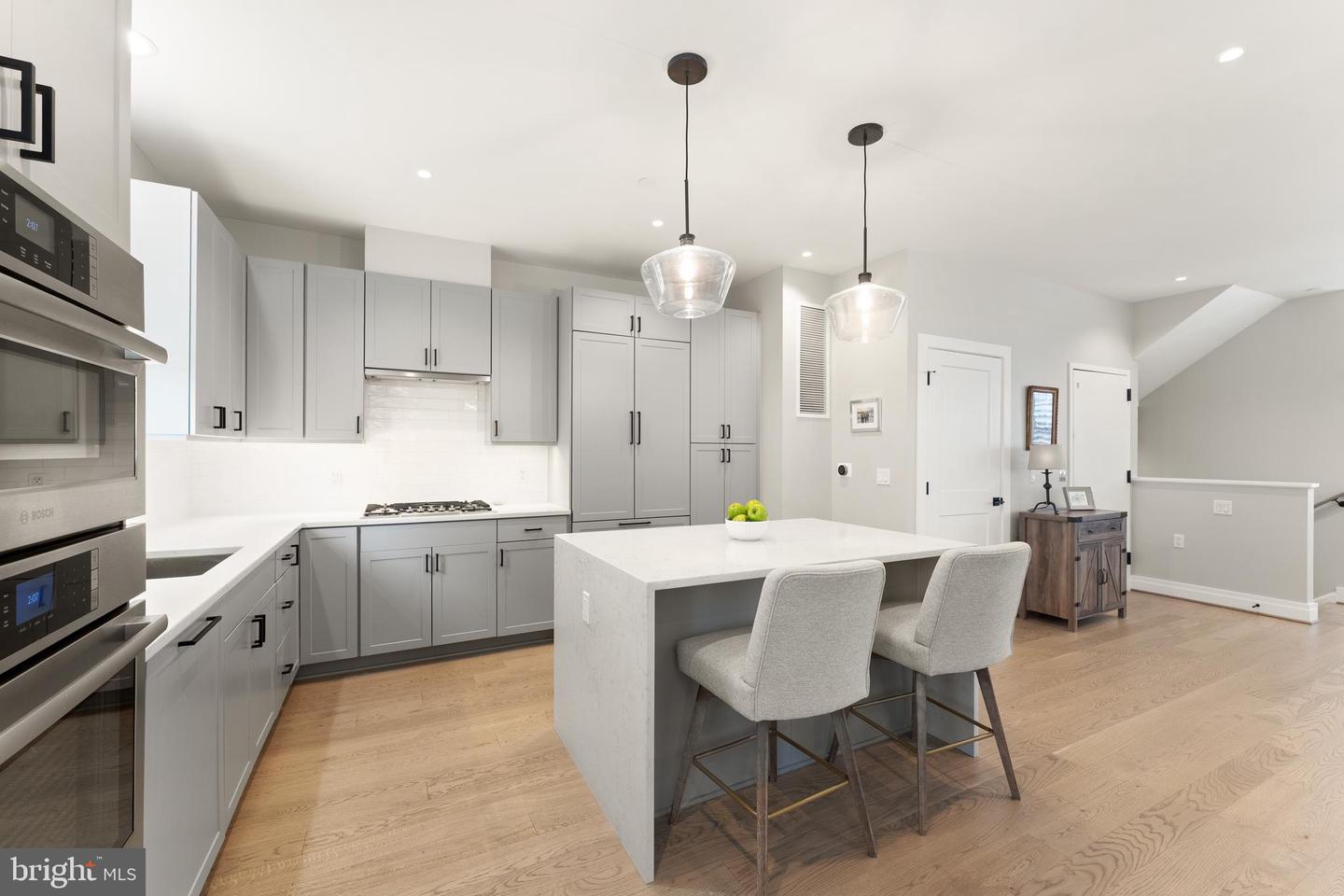 221 MONTGOMERY ST, ALEXANDRIA, Virginia 22314, 3 Bedrooms Bedrooms, ,3 BathroomsBathrooms,Residential,For sale,221 MONTGOMERY ST,VAAX2053822 MLS # VAAX2053822