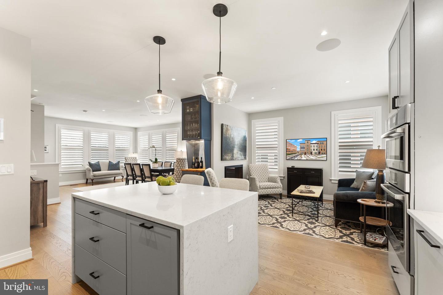 221 MONTGOMERY ST, ALEXANDRIA, Virginia 22314, 3 Bedrooms Bedrooms, ,3 BathroomsBathrooms,Residential,For sale,221 MONTGOMERY ST,VAAX2053822 MLS # VAAX2053822