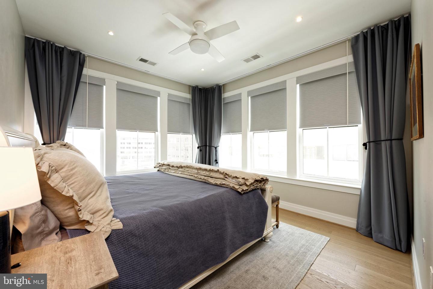 221 MONTGOMERY ST, ALEXANDRIA, Virginia 22314, 3 Bedrooms Bedrooms, ,3 BathroomsBathrooms,Residential,For sale,221 MONTGOMERY ST,VAAX2053822 MLS # VAAX2053822