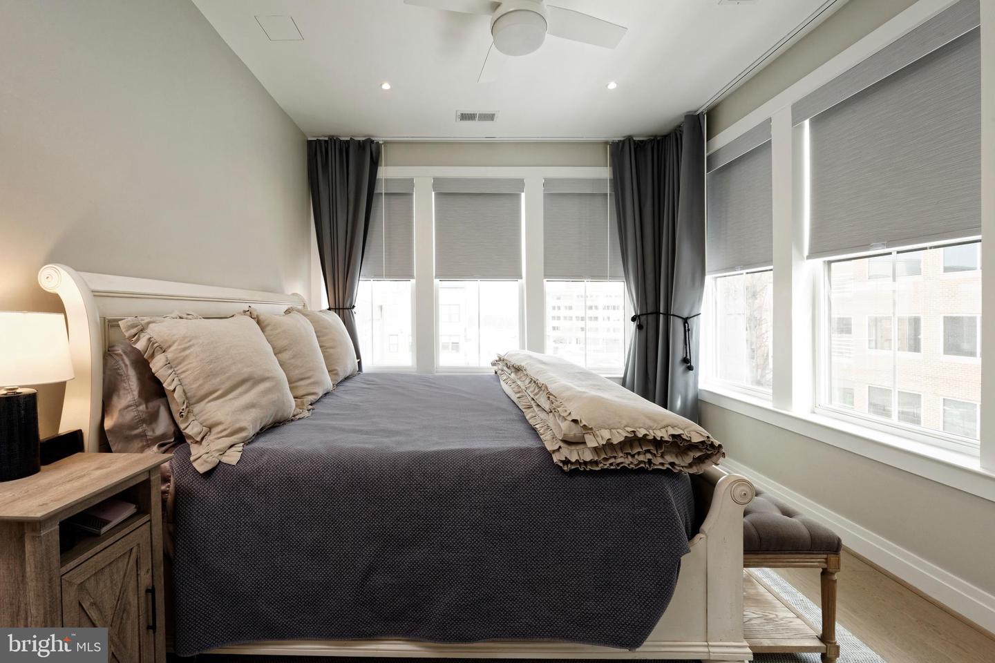 221 MONTGOMERY ST, ALEXANDRIA, Virginia 22314, 3 Bedrooms Bedrooms, ,3 BathroomsBathrooms,Residential,For sale,221 MONTGOMERY ST,VAAX2053822 MLS # VAAX2053822