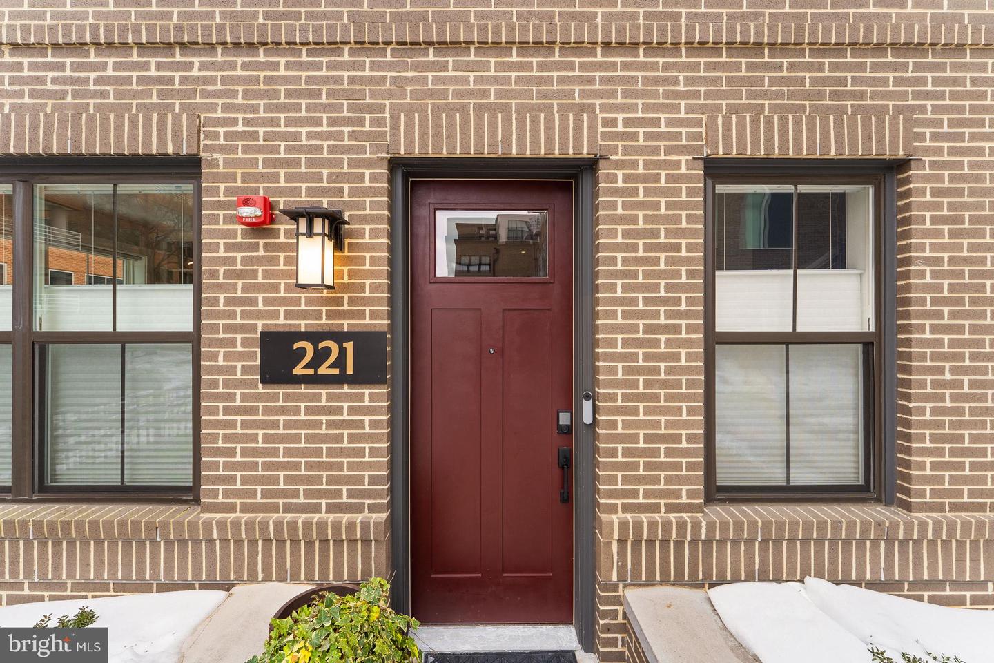 221 MONTGOMERY ST, ALEXANDRIA, Virginia 22314, 3 Bedrooms Bedrooms, ,3 BathroomsBathrooms,Residential,For sale,221 MONTGOMERY ST,VAAX2053822 MLS # VAAX2053822