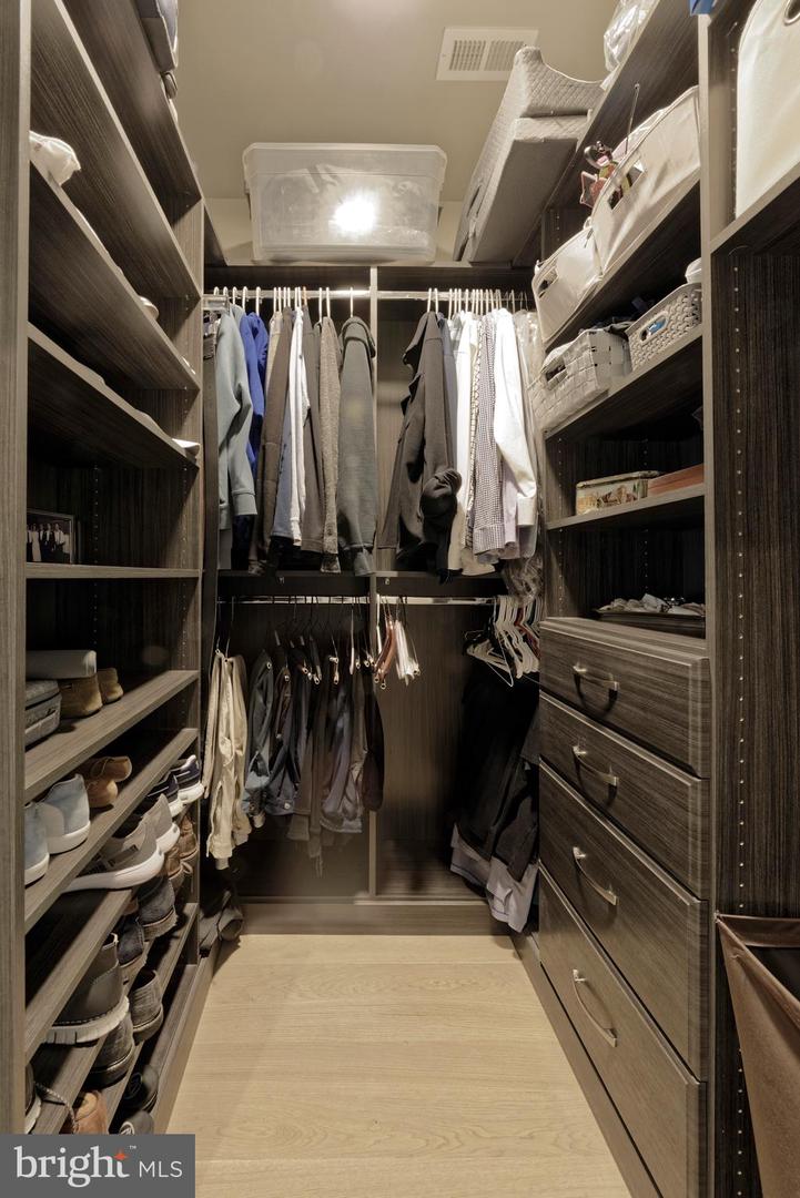 221 MONTGOMERY ST, ALEXANDRIA, Virginia 22314, 3 Bedrooms Bedrooms, ,3 BathroomsBathrooms,Residential,For sale,221 MONTGOMERY ST,VAAX2053822 MLS # VAAX2053822