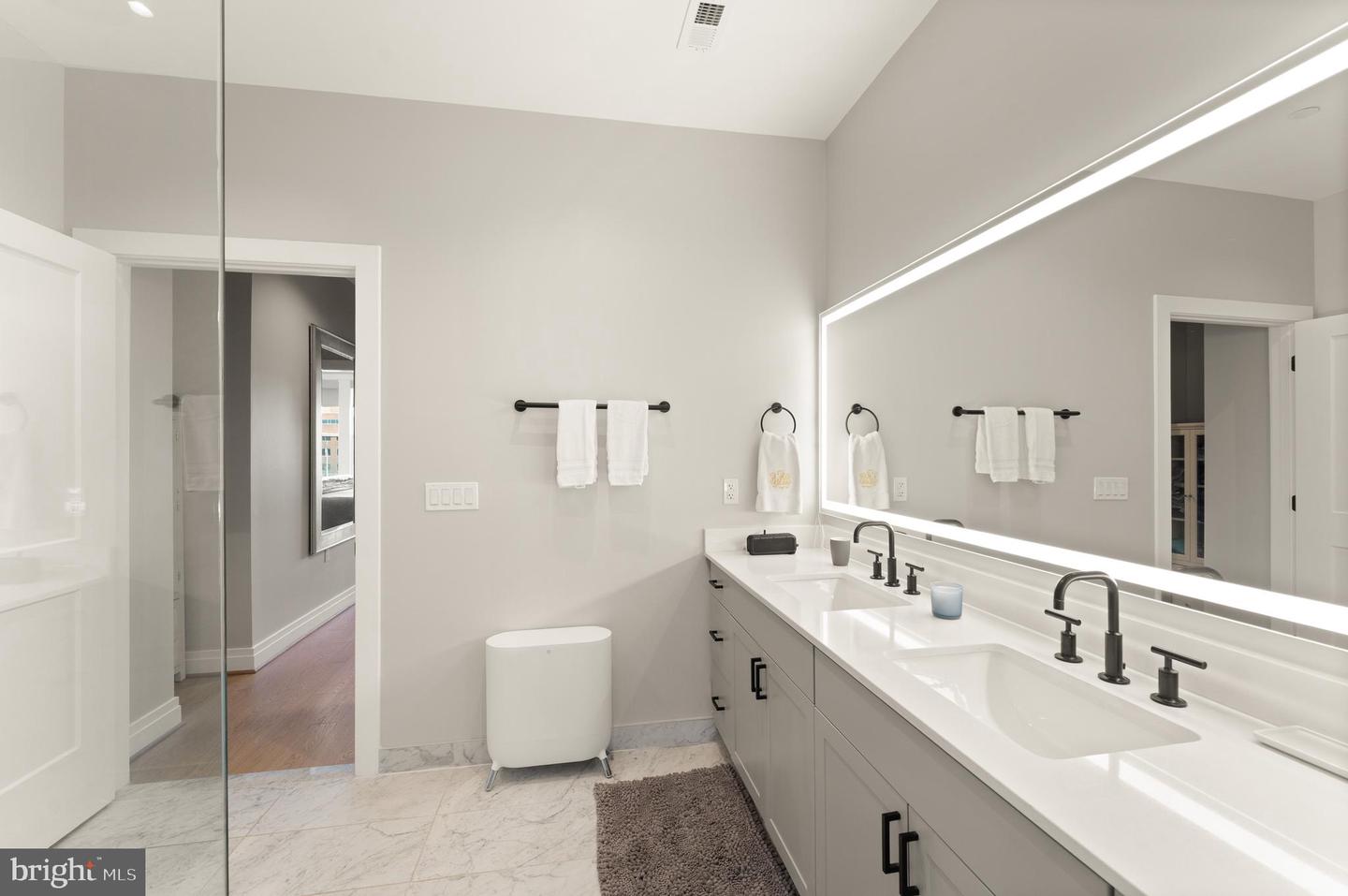 221 MONTGOMERY ST, ALEXANDRIA, Virginia 22314, 3 Bedrooms Bedrooms, ,3 BathroomsBathrooms,Residential,For sale,221 MONTGOMERY ST,VAAX2053822 MLS # VAAX2053822