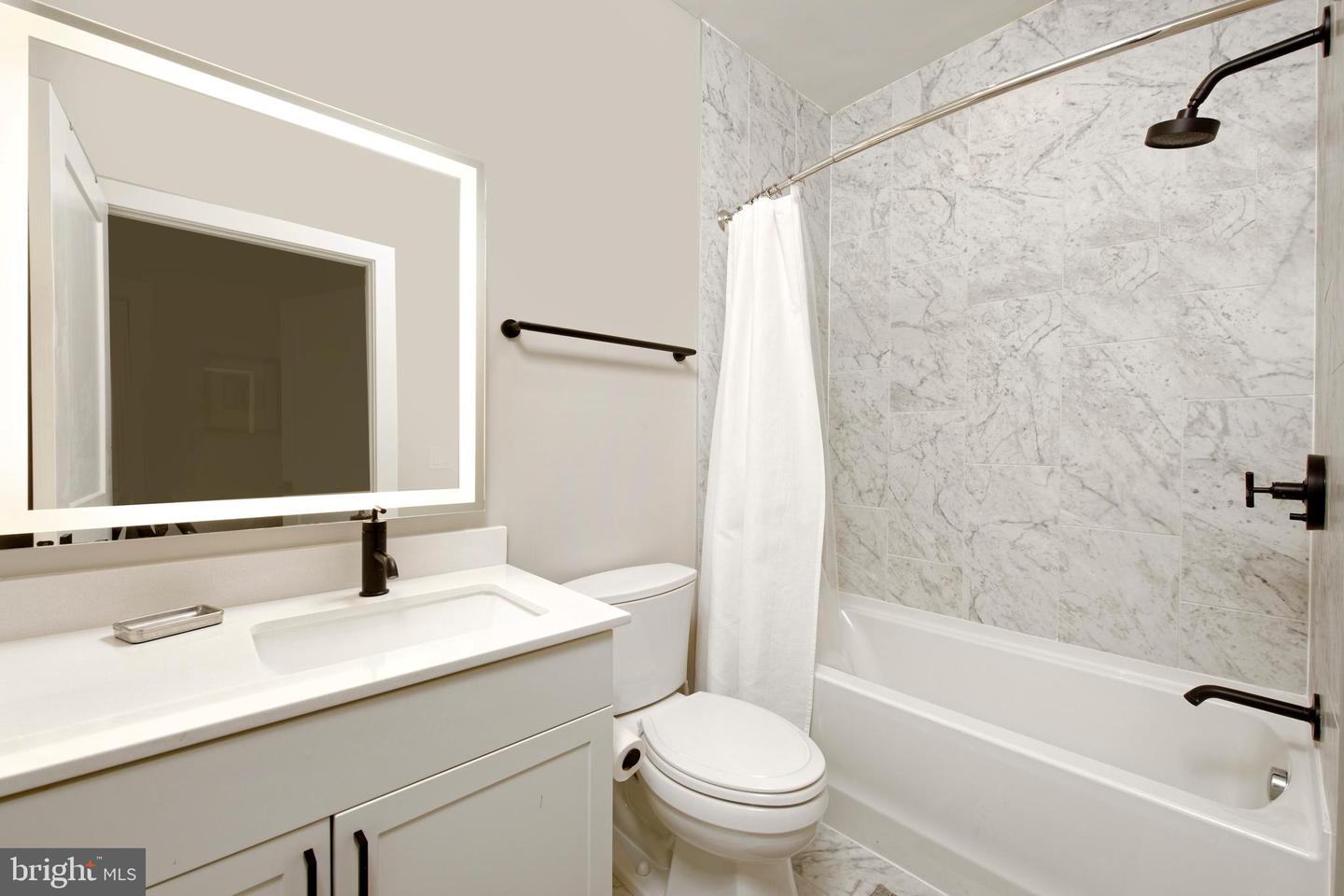 221 MONTGOMERY ST, ALEXANDRIA, Virginia 22314, 3 Bedrooms Bedrooms, ,3 BathroomsBathrooms,Residential,For sale,221 MONTGOMERY ST,VAAX2053822 MLS # VAAX2053822