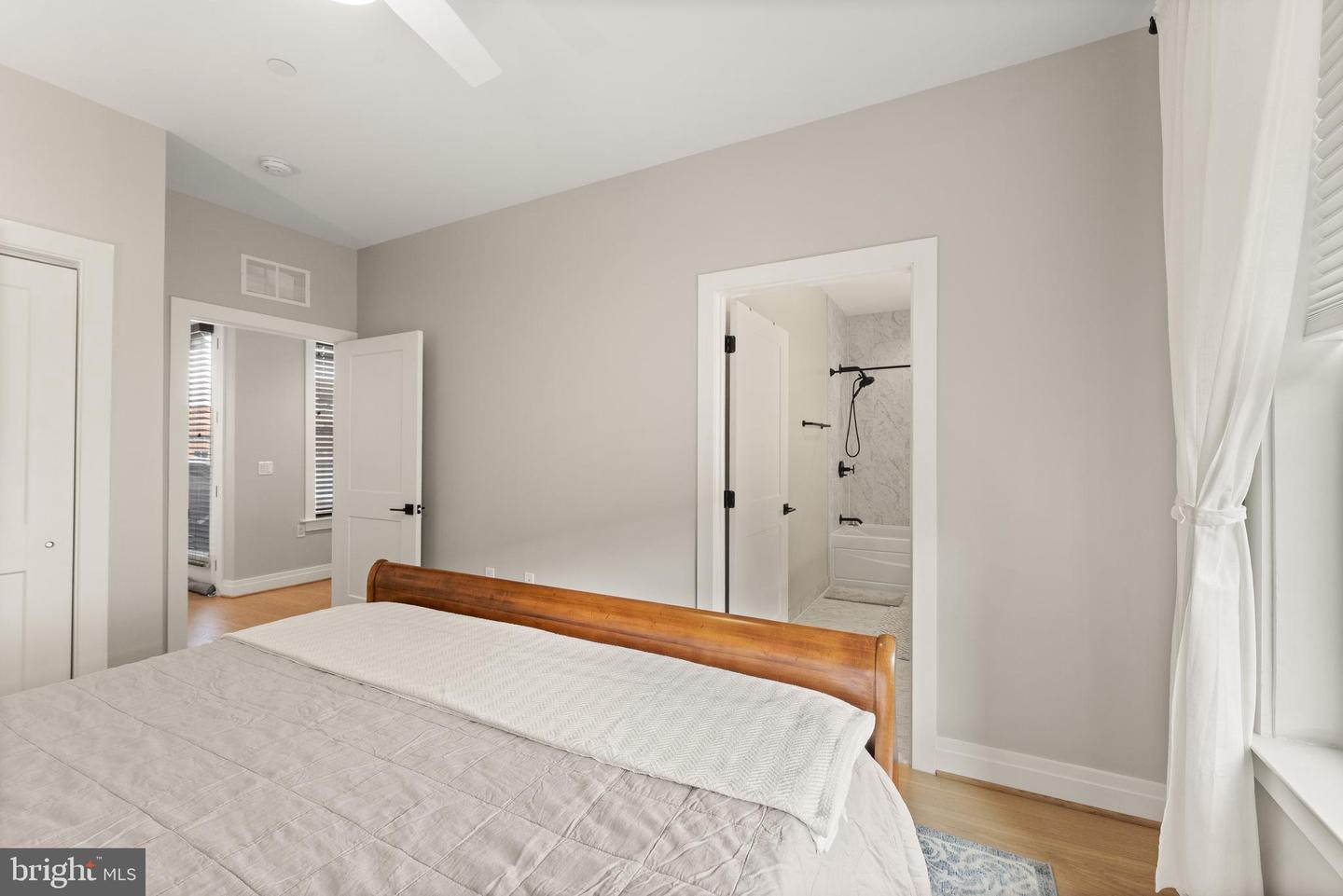 221 MONTGOMERY ST, ALEXANDRIA, Virginia 22314, 3 Bedrooms Bedrooms, ,3 BathroomsBathrooms,Residential,For sale,221 MONTGOMERY ST,VAAX2053822 MLS # VAAX2053822