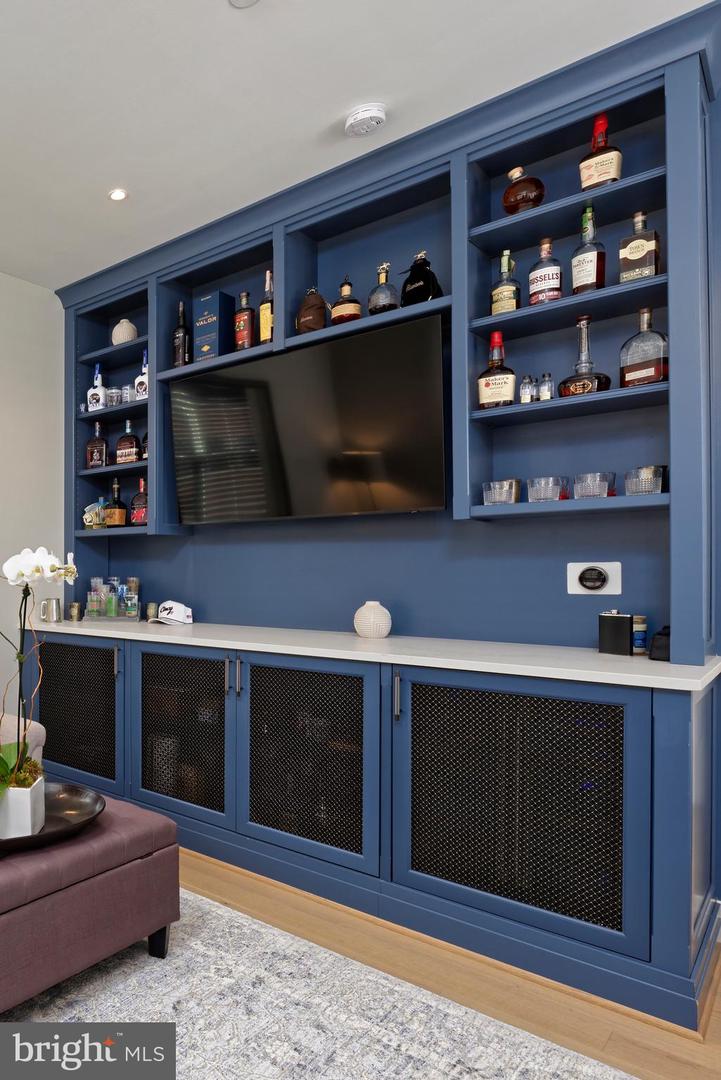 221 MONTGOMERY ST, ALEXANDRIA, Virginia 22314, 3 Bedrooms Bedrooms, ,3 BathroomsBathrooms,Residential,For sale,221 MONTGOMERY ST,VAAX2053822 MLS # VAAX2053822