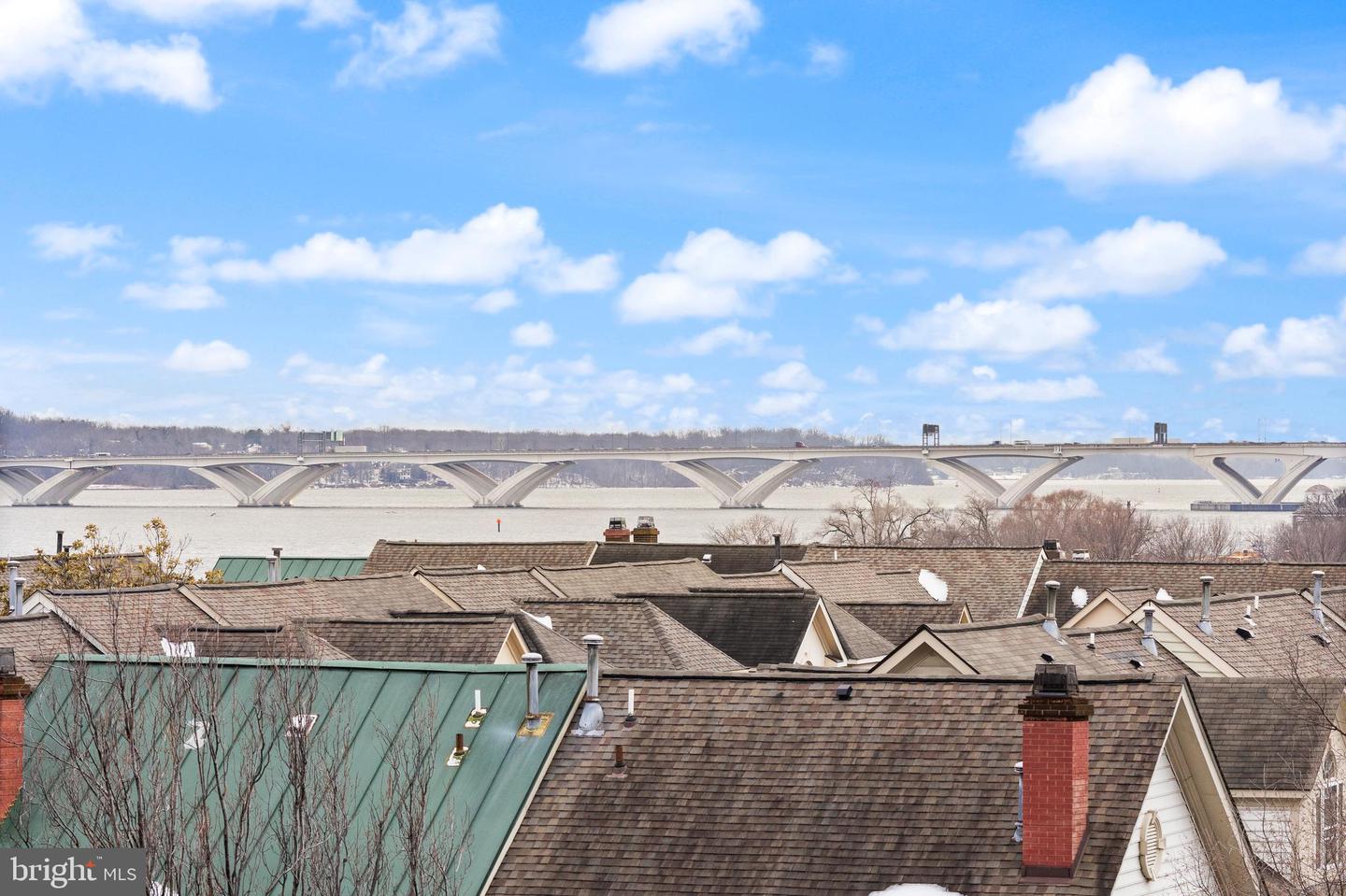 221 MONTGOMERY ST, ALEXANDRIA, Virginia 22314, 3 Bedrooms Bedrooms, ,3 BathroomsBathrooms,Residential,For sale,221 MONTGOMERY ST,VAAX2053822 MLS # VAAX2053822