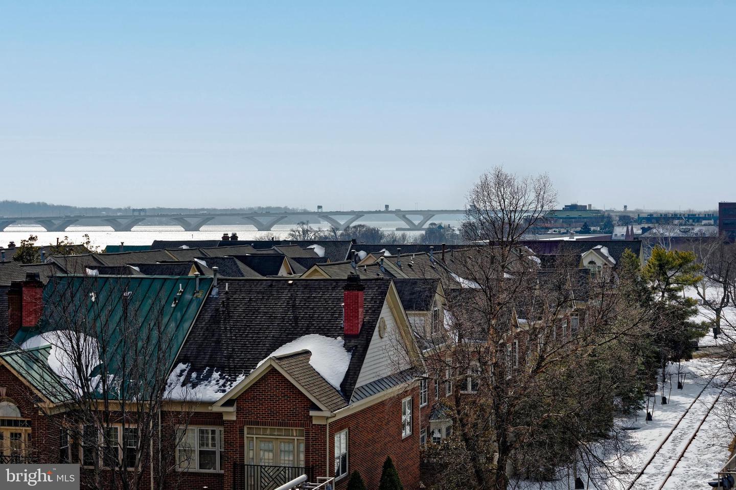 221 MONTGOMERY ST, ALEXANDRIA, Virginia 22314, 3 Bedrooms Bedrooms, ,3 BathroomsBathrooms,Residential,For sale,221 MONTGOMERY ST,VAAX2053822 MLS # VAAX2053822