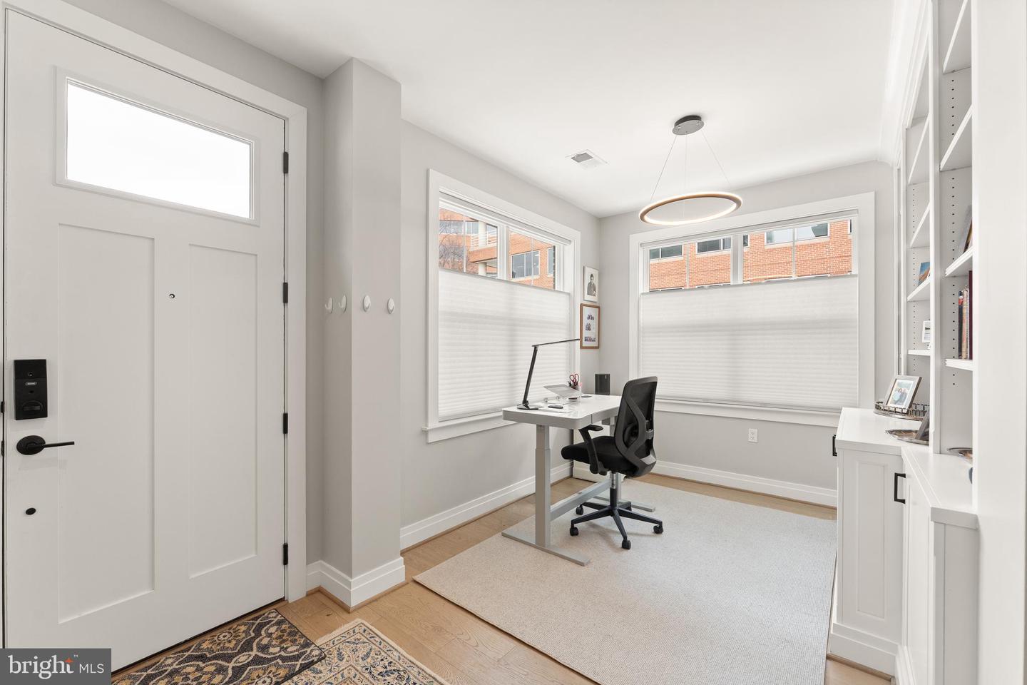 221 MONTGOMERY ST, ALEXANDRIA, Virginia 22314, 3 Bedrooms Bedrooms, ,3 BathroomsBathrooms,Residential,For sale,221 MONTGOMERY ST,VAAX2053822 MLS # VAAX2053822