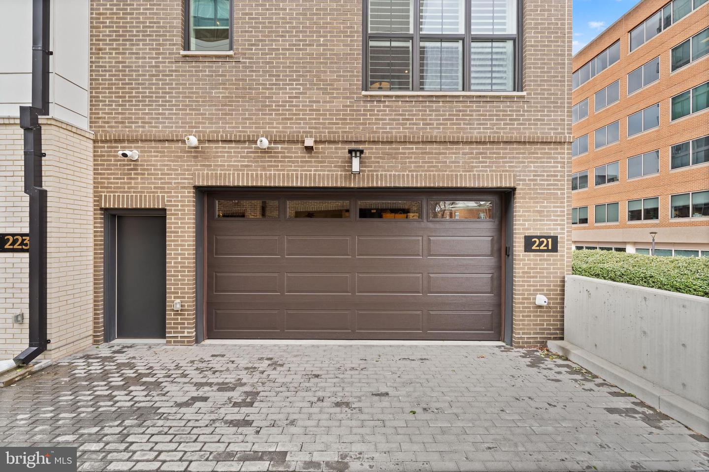 221 MONTGOMERY ST, ALEXANDRIA, Virginia 22314, 3 Bedrooms Bedrooms, ,3 BathroomsBathrooms,Residential,For sale,221 MONTGOMERY ST,VAAX2053822 MLS # VAAX2053822