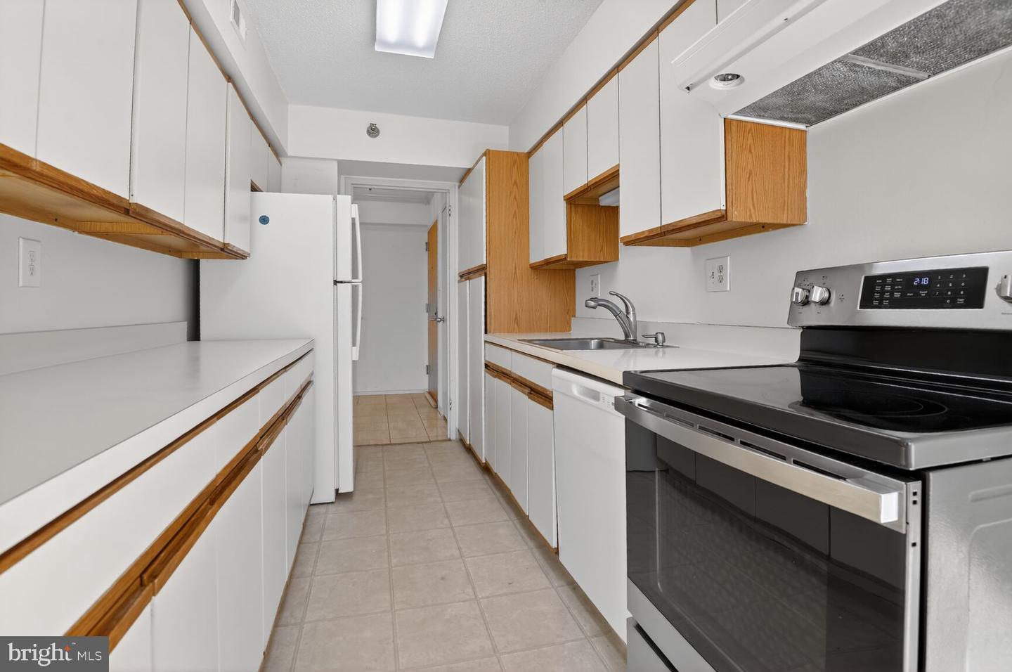 1808 OLD MEADOW RD #1105, MCLEAN, Virginia 22102, 2 Bedrooms Bedrooms, ,2 BathroomsBathrooms,Residential,For sale,1808 OLD MEADOW RD #1105,VAFX2289626 MLS # VAFX2289626