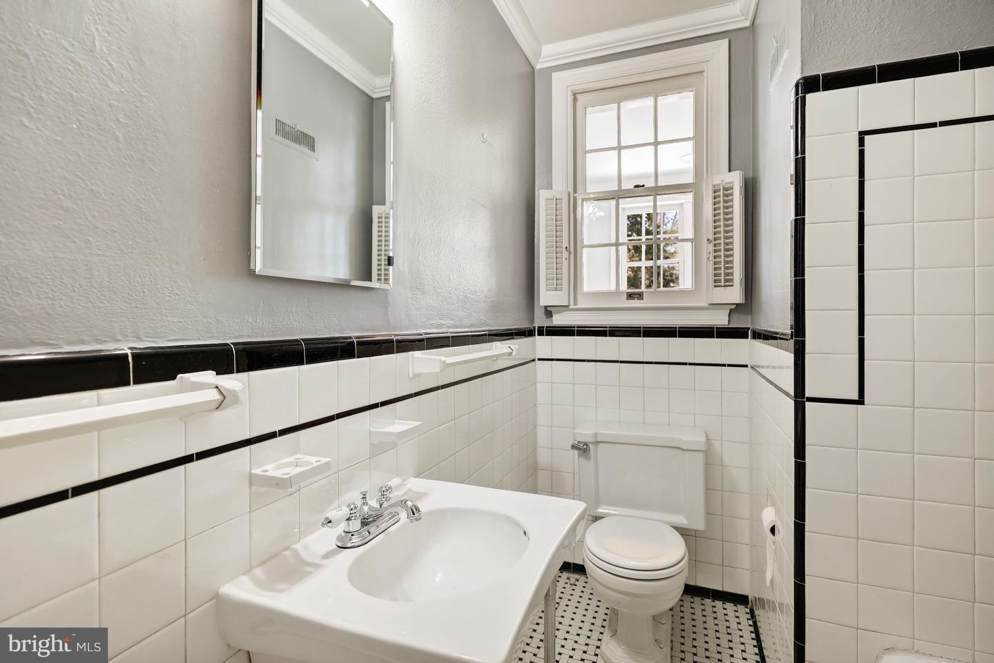 3916 MILITARY RD, ARLINGTON, Virginia 22207, 3 Bedrooms Bedrooms, ,3 BathroomsBathrooms,Residential,For sale,3916 MILITARY RD,VAAR2068652 MLS # VAAR2068652