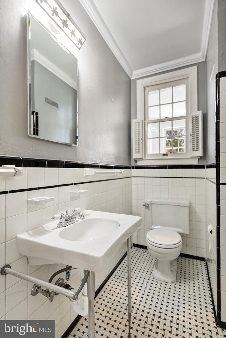 3916 MILITARY RD, ARLINGTON, Virginia 22207, 3 Bedrooms Bedrooms, ,3 BathroomsBathrooms,Residential,For sale,3916 MILITARY RD,VAAR2068652 MLS # VAAR2068652