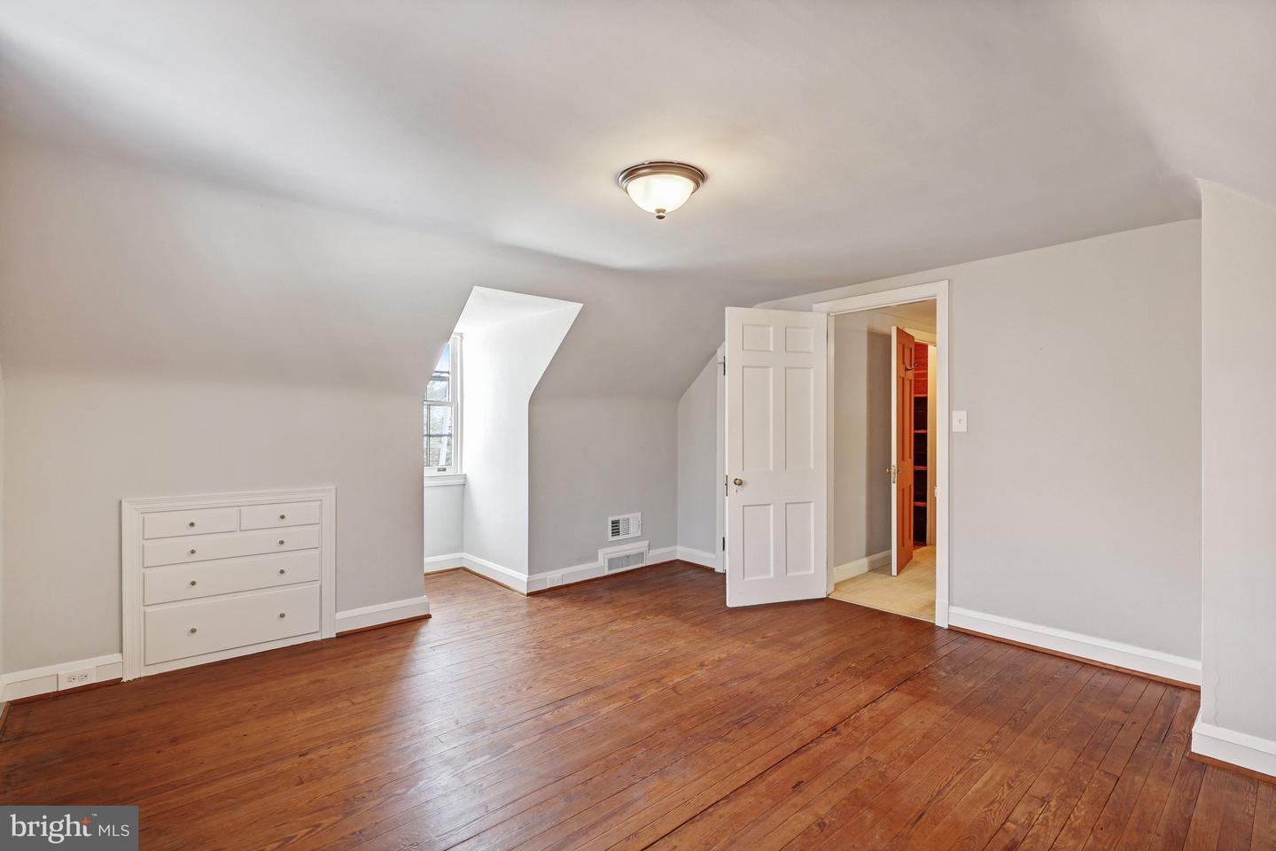 3916 MILITARY RD, ARLINGTON, Virginia 22207, 3 Bedrooms Bedrooms, ,3 BathroomsBathrooms,Residential,For sale,3916 MILITARY RD,VAAR2068652 MLS # VAAR2068652