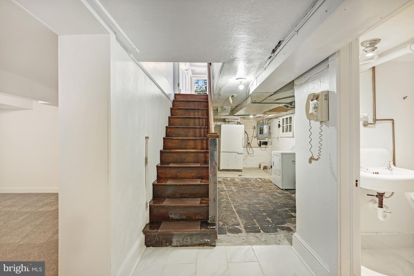 3916 MILITARY RD, ARLINGTON, Virginia 22207, 3 Bedrooms Bedrooms, ,3 BathroomsBathrooms,Residential,For sale,3916 MILITARY RD,VAAR2068652 MLS # VAAR2068652