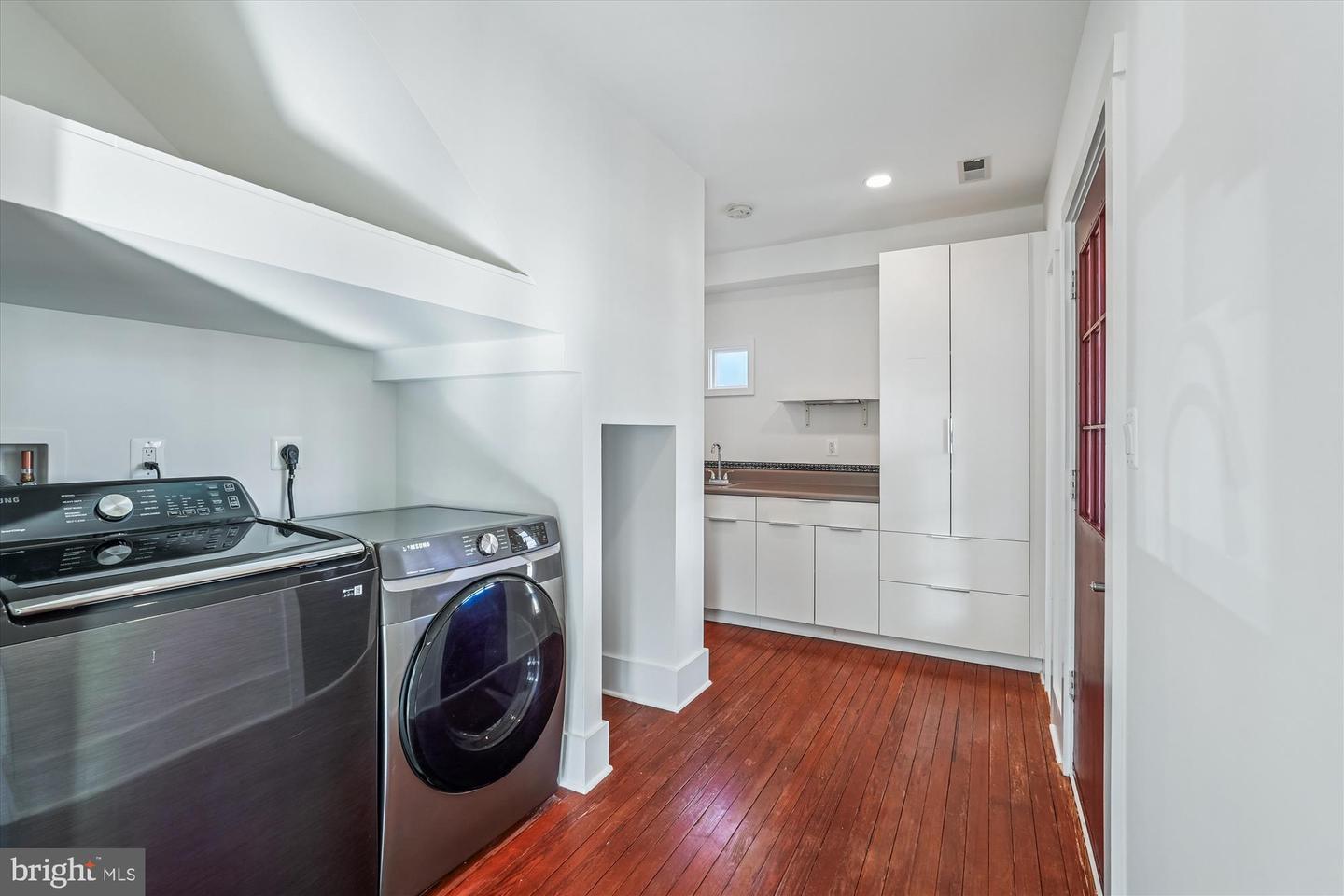 104 PERSHING AVE NW, LEESBURG, Virginia 20176, 3 Bedrooms Bedrooms, 11 Rooms Rooms,2 BathroomsBathrooms,Residential,For sale,104 PERSHING AVE NW,VALO2115902 MLS # VALO2115902