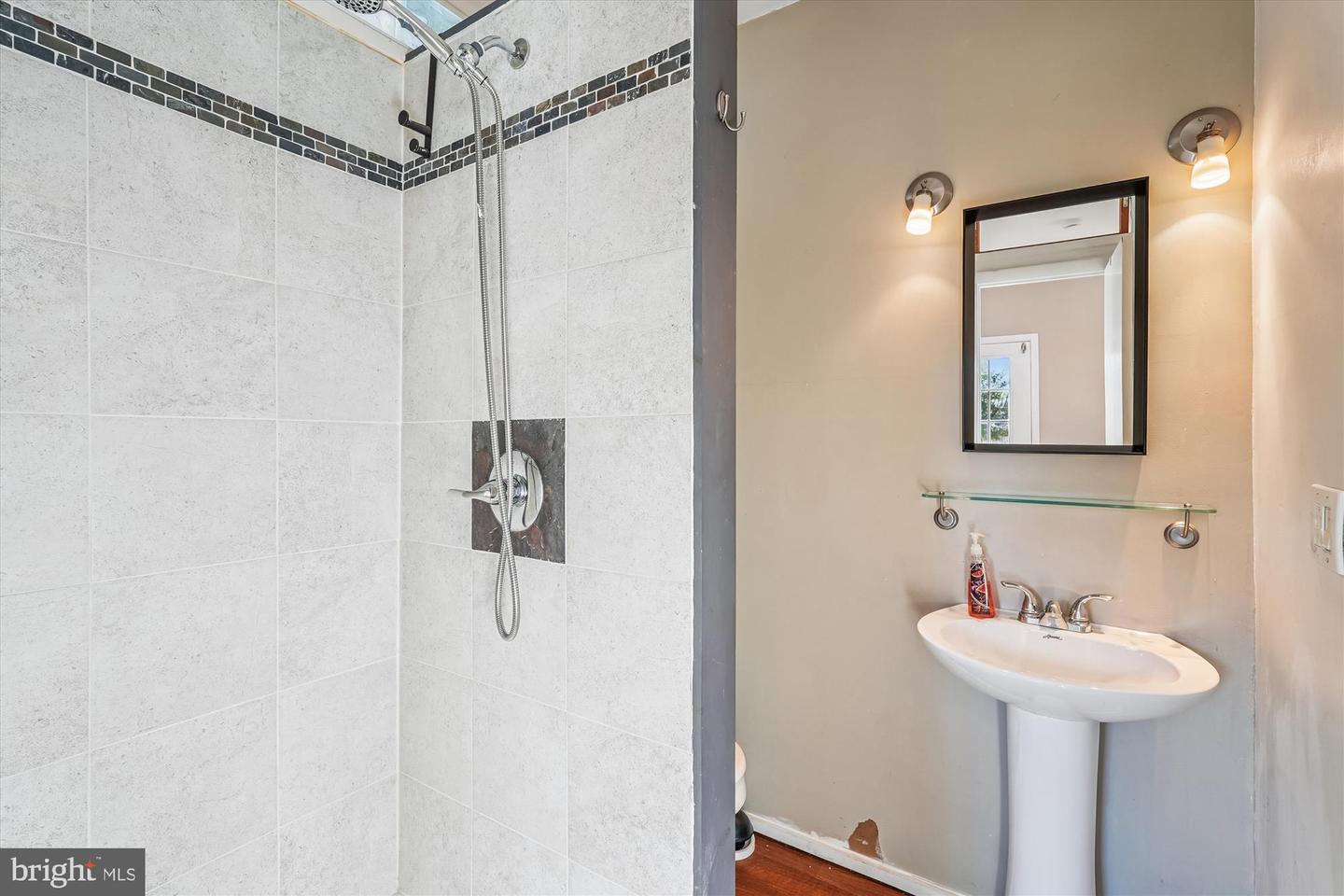 104 PERSHING AVE NW, LEESBURG, Virginia 20176, 3 Bedrooms Bedrooms, 11 Rooms Rooms,2 BathroomsBathrooms,Residential,For sale,104 PERSHING AVE NW,VALO2115902 MLS # VALO2115902