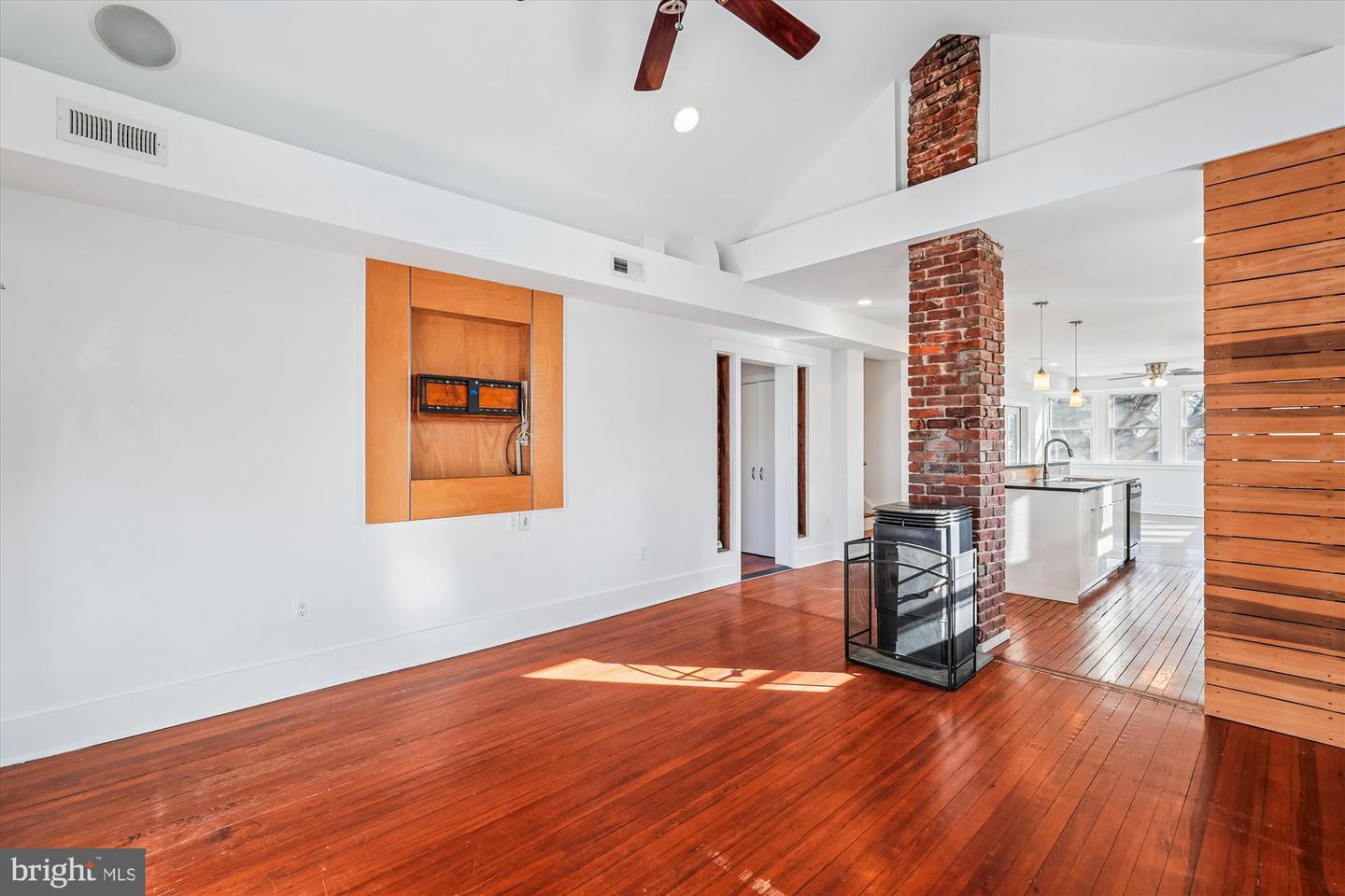 104 PERSHING AVE NW, LEESBURG, Virginia 20176, 3 Bedrooms Bedrooms, 11 Rooms Rooms,2 BathroomsBathrooms,Residential,For sale,104 PERSHING AVE NW,VALO2115902 MLS # VALO2115902