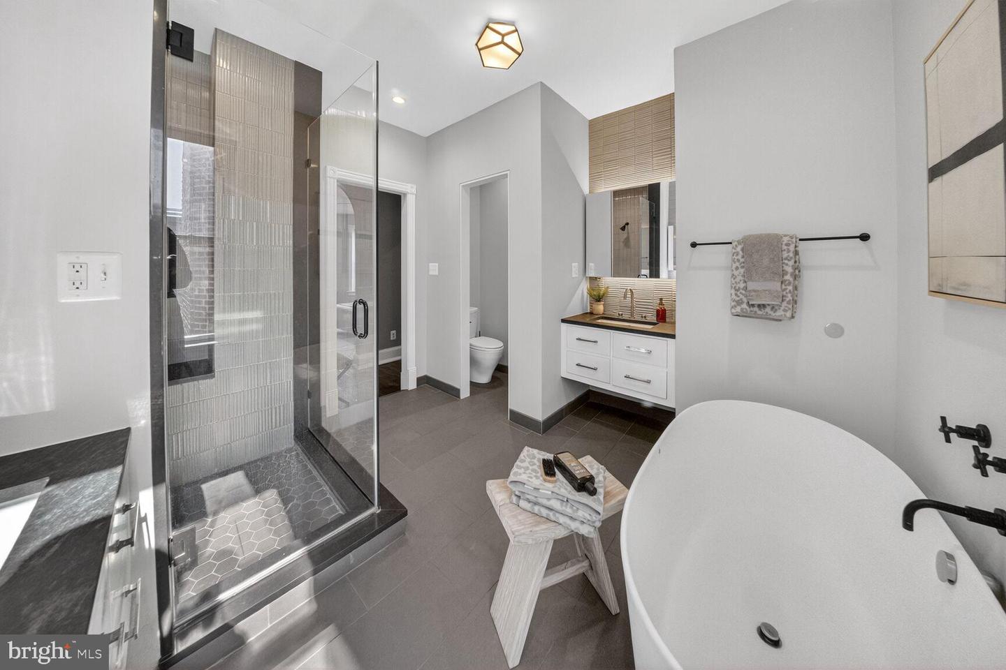 216 N ST NW, WASHINGTON, District Of Columbia 20001, 3 Bedrooms Bedrooms, 6 Rooms Rooms,2 BathroomsBathrooms,Residential,For sale,216 N ST NW,DCDC2246236 MLS # DCDC2246236