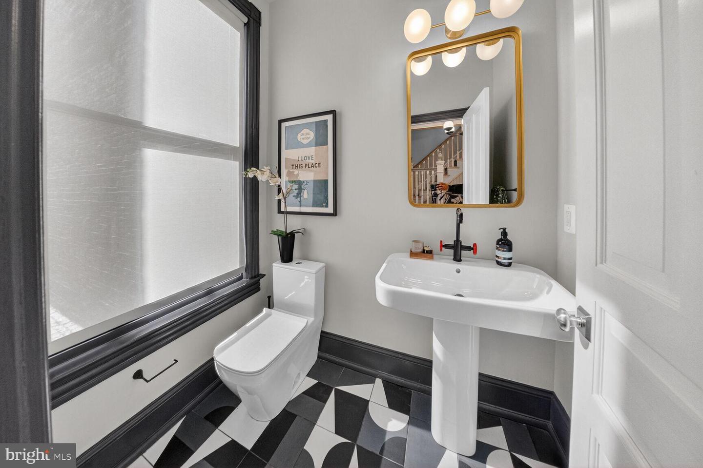 216 N ST NW, WASHINGTON, District Of Columbia 20001, 3 Bedrooms Bedrooms, 6 Rooms Rooms,2 BathroomsBathrooms,Residential,For sale,216 N ST NW,DCDC2246236 MLS # DCDC2246236