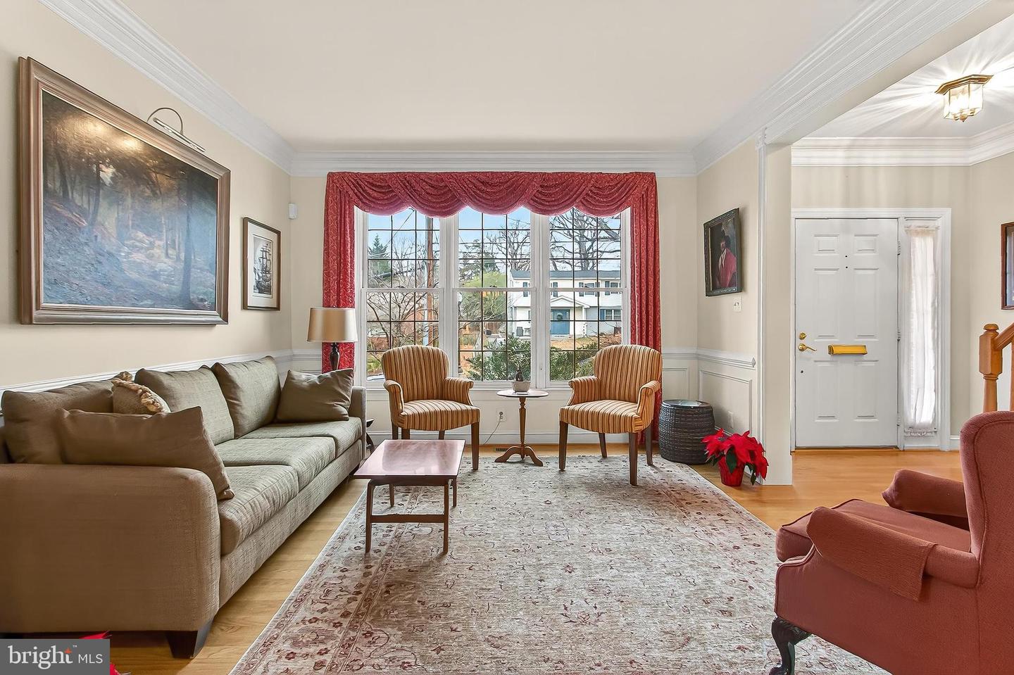 4818 9TH ST S, ARLINGTON, Virginia 22204, 5 Bedrooms Bedrooms, 11 Rooms Rooms,3 BathroomsBathrooms,Residential,For sale,4818 9TH ST S,VAAR2066932 MLS # VAAR2066932