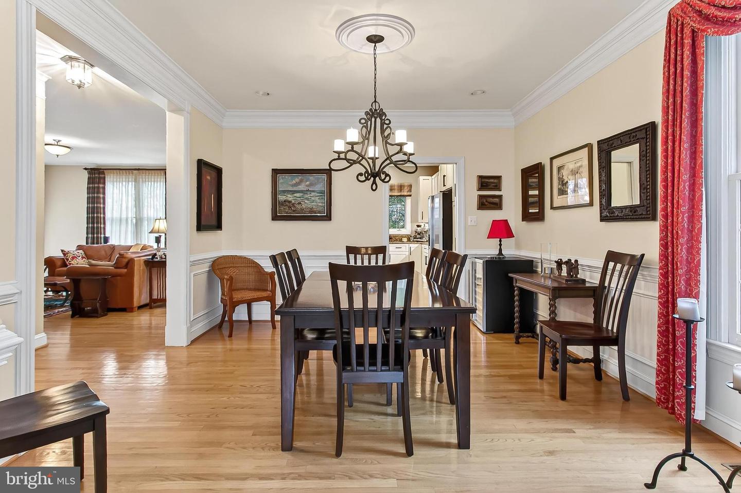 4818 9TH ST S, ARLINGTON, Virginia 22204, 5 Bedrooms Bedrooms, 11 Rooms Rooms,3 BathroomsBathrooms,Residential,For sale,4818 9TH ST S,VAAR2066932 MLS # VAAR2066932