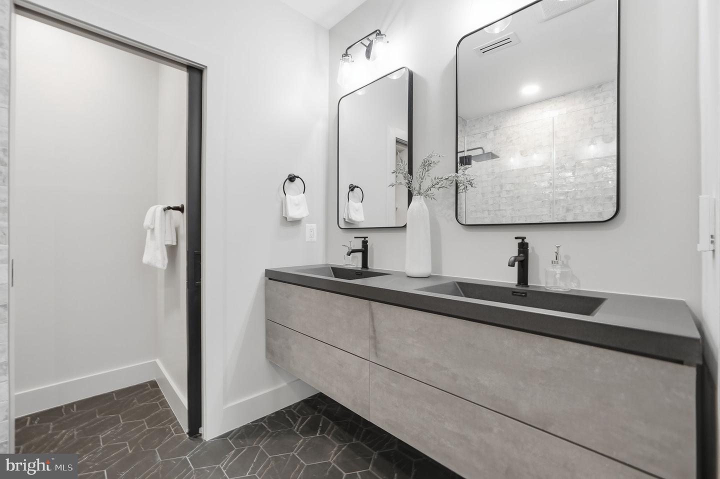 207 F ST NE, WASHINGTON, District Of Columbia 20002, 4 Bedrooms Bedrooms, ,3 BathroomsBathrooms,Residential,For sale,207 F ST NE,DCDC2235728 MLS # DCDC2235728