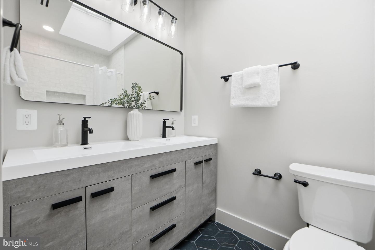 207 F ST NE, WASHINGTON, District Of Columbia 20002, 4 Bedrooms Bedrooms, ,3 BathroomsBathrooms,Residential,For sale,207 F ST NE,DCDC2235728 MLS # DCDC2235728