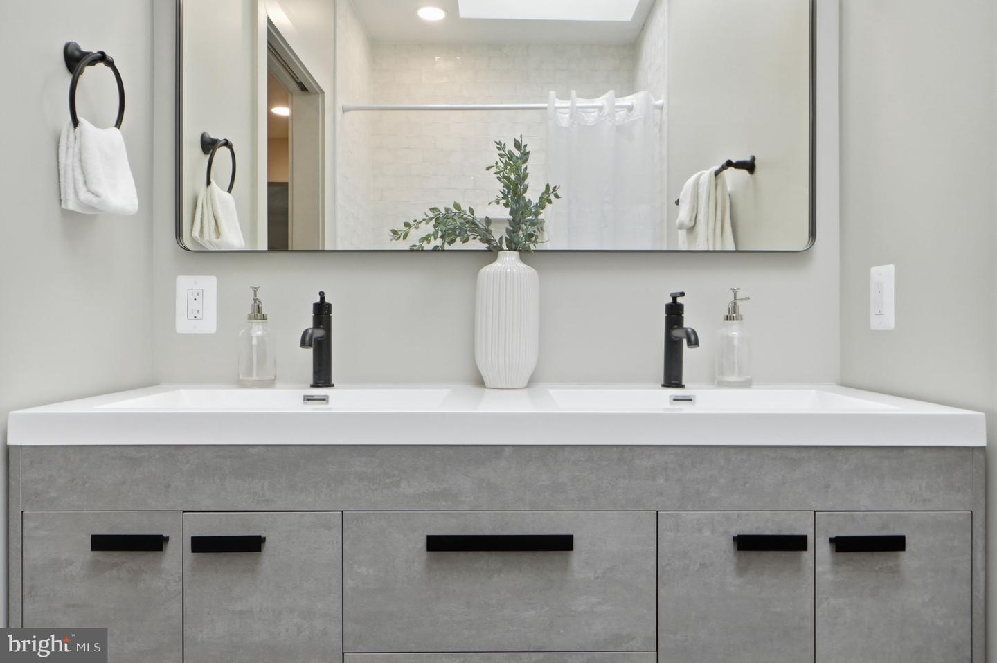 207 F ST NE, WASHINGTON, District Of Columbia 20002, 4 Bedrooms Bedrooms, ,3 BathroomsBathrooms,Residential,For sale,207 F ST NE,DCDC2235728 MLS # DCDC2235728