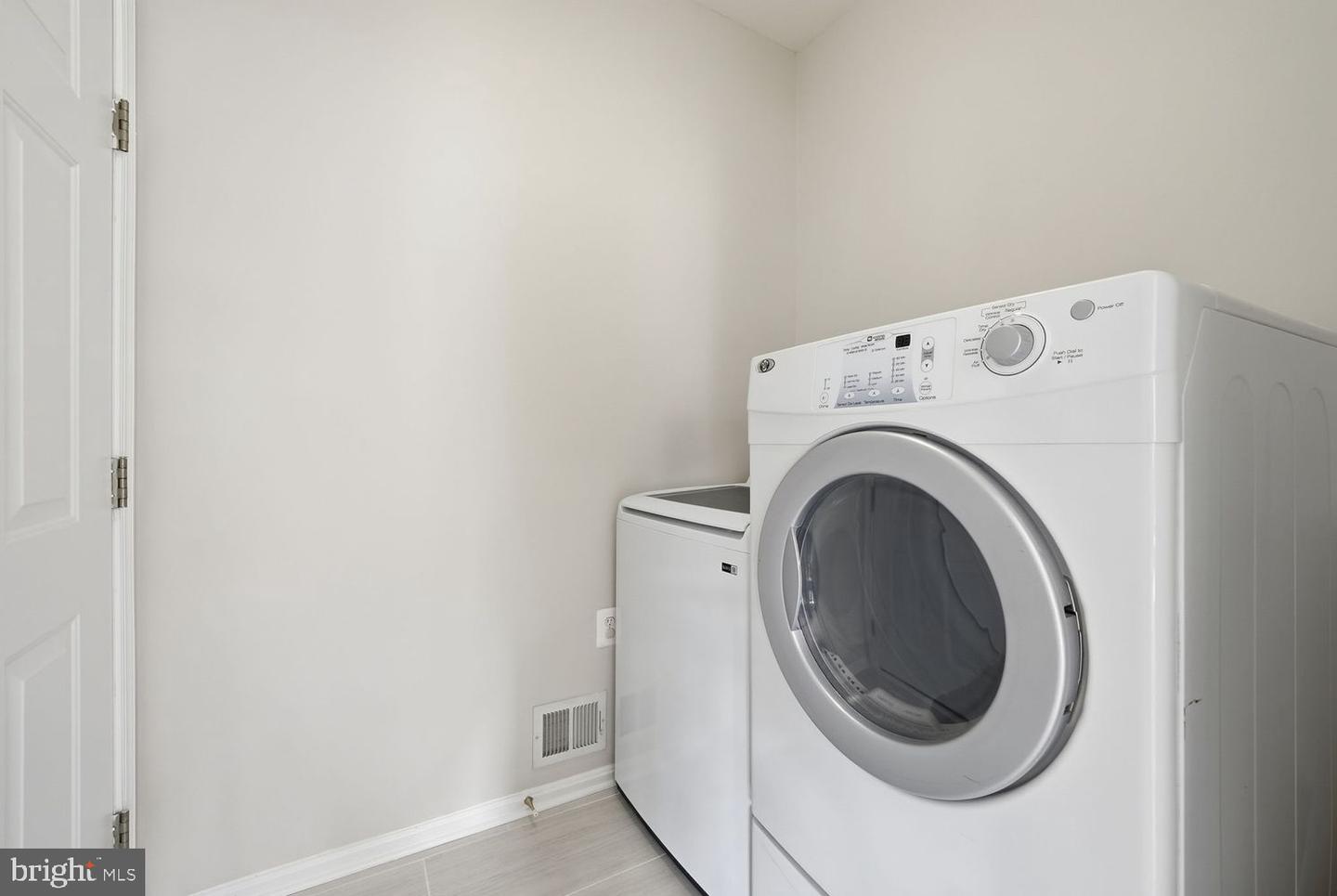 105 MEADOWBROOK CT SW, LEESBURG, Virginia 20175, 4 Bedrooms Bedrooms, ,2 BathroomsBathrooms,Residential,For sale,105 MEADOWBROOK CT SW,VALO2113274 MLS # VALO2113274