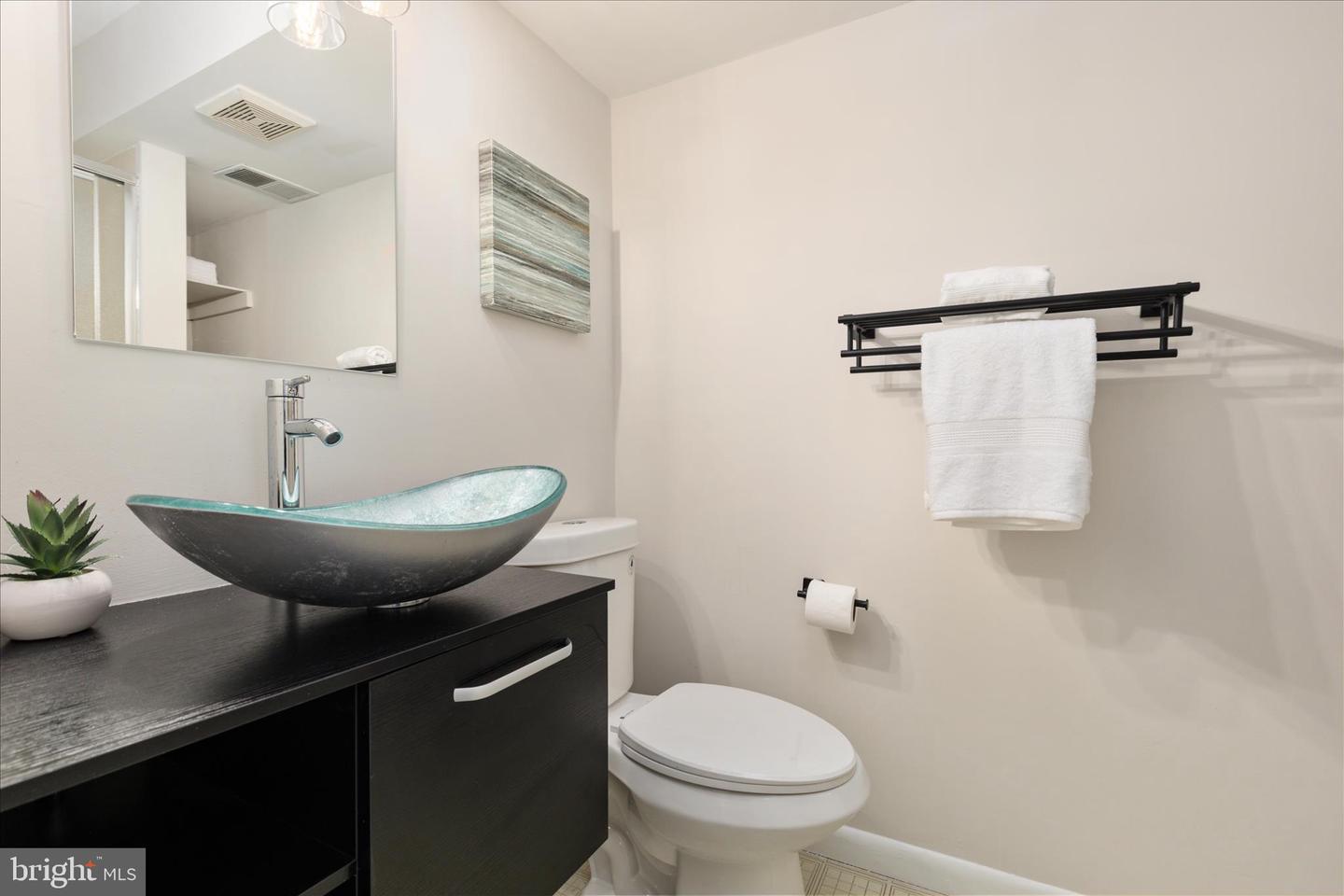 5 RAWLSTON CT, STERLING, Virginia 20165, 2 Bedrooms Bedrooms, ,2 BathroomsBathrooms,Residential,For sale,5 RAWLSTON CT,VALO2113394 MLS # VALO2113394