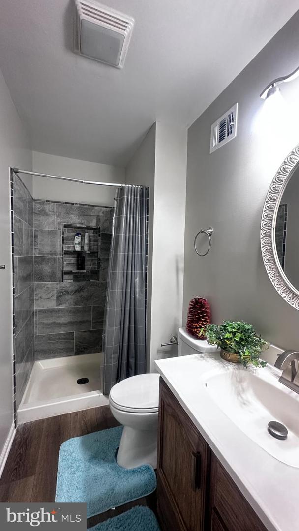 104 ROLLING HILL CT, STAFFORD, Virginia 22554, 3 Bedrooms Bedrooms, 9 Rooms Rooms,2 BathroomsBathrooms,Residential,For sale,104 ROLLING HILL CT,VAST2045148 MLS # VAST2045148