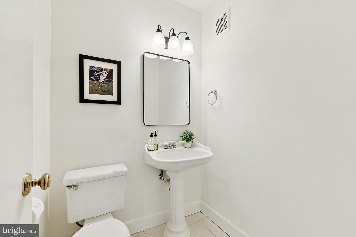 9896 CARDINAL, FAIRFAX, Virginia 22030, 3 Bedrooms Bedrooms, ,2 BathroomsBathrooms,Residential,For sale,9896 CARDINAL,VAFC2007680 MLS # VAFC2007680