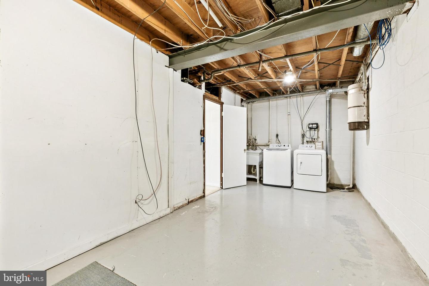 9896 CARDINAL, FAIRFAX, Virginia 22030, 3 Bedrooms Bedrooms, ,2 BathroomsBathrooms,Residential,For sale,9896 CARDINAL,VAFC2007680 MLS # VAFC2007680