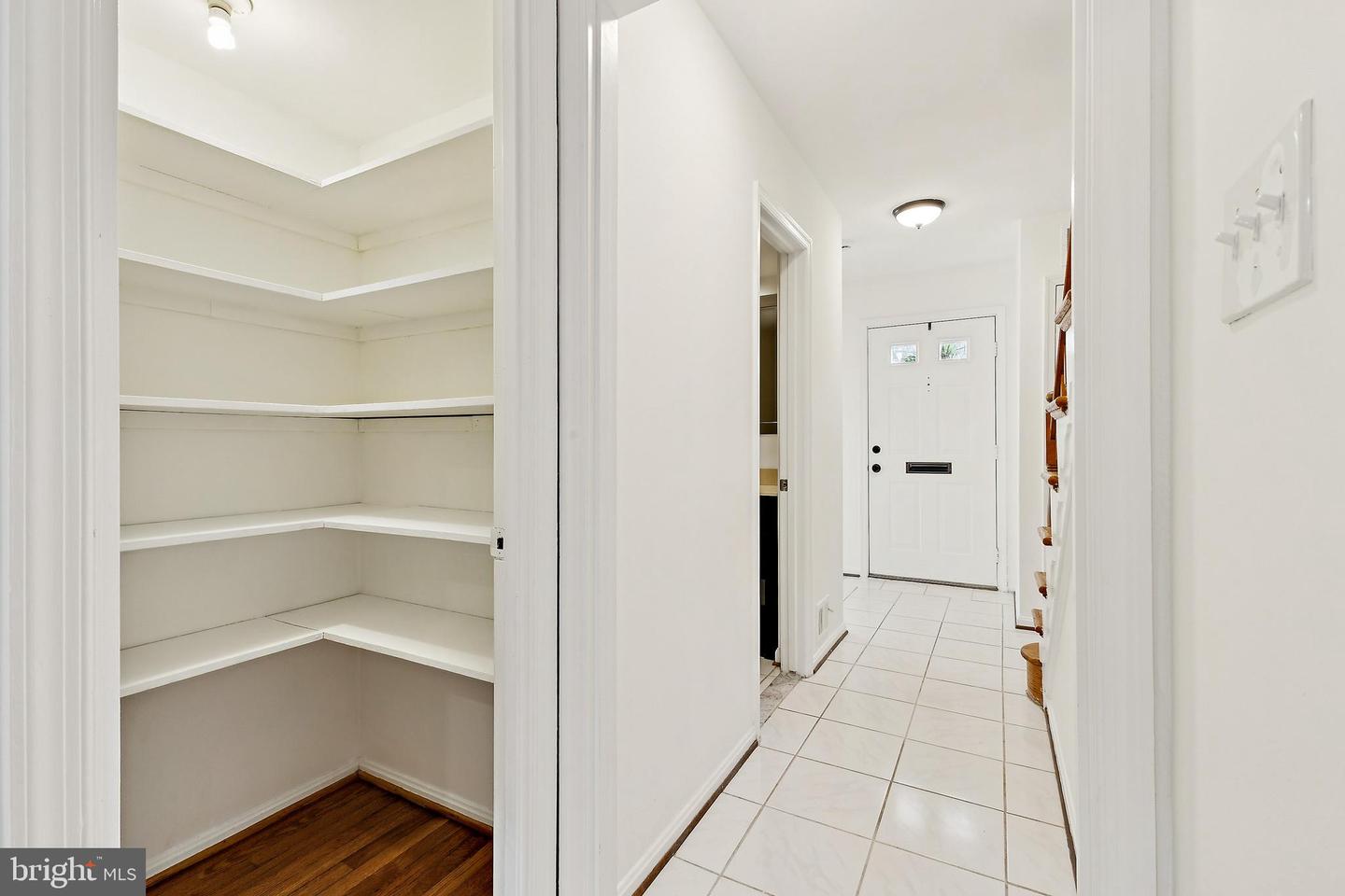 9896 CARDINAL, FAIRFAX, Virginia 22030, 3 Bedrooms Bedrooms, ,2 BathroomsBathrooms,Residential,For sale,9896 CARDINAL,VAFC2007680 MLS # VAFC2007680