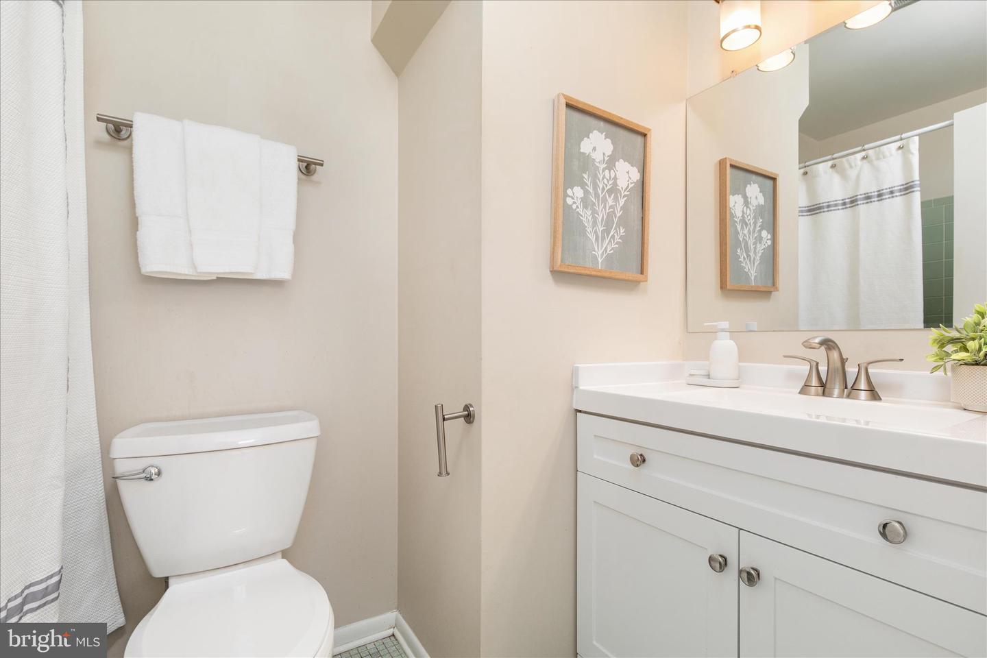 5105 HOLDEN ST, FAIRFAX, Virginia 22032, 4 Bedrooms Bedrooms, ,3 BathroomsBathrooms,Residential,For sale,5105 HOLDEN ST,VAFX2287890 MLS # VAFX2287890