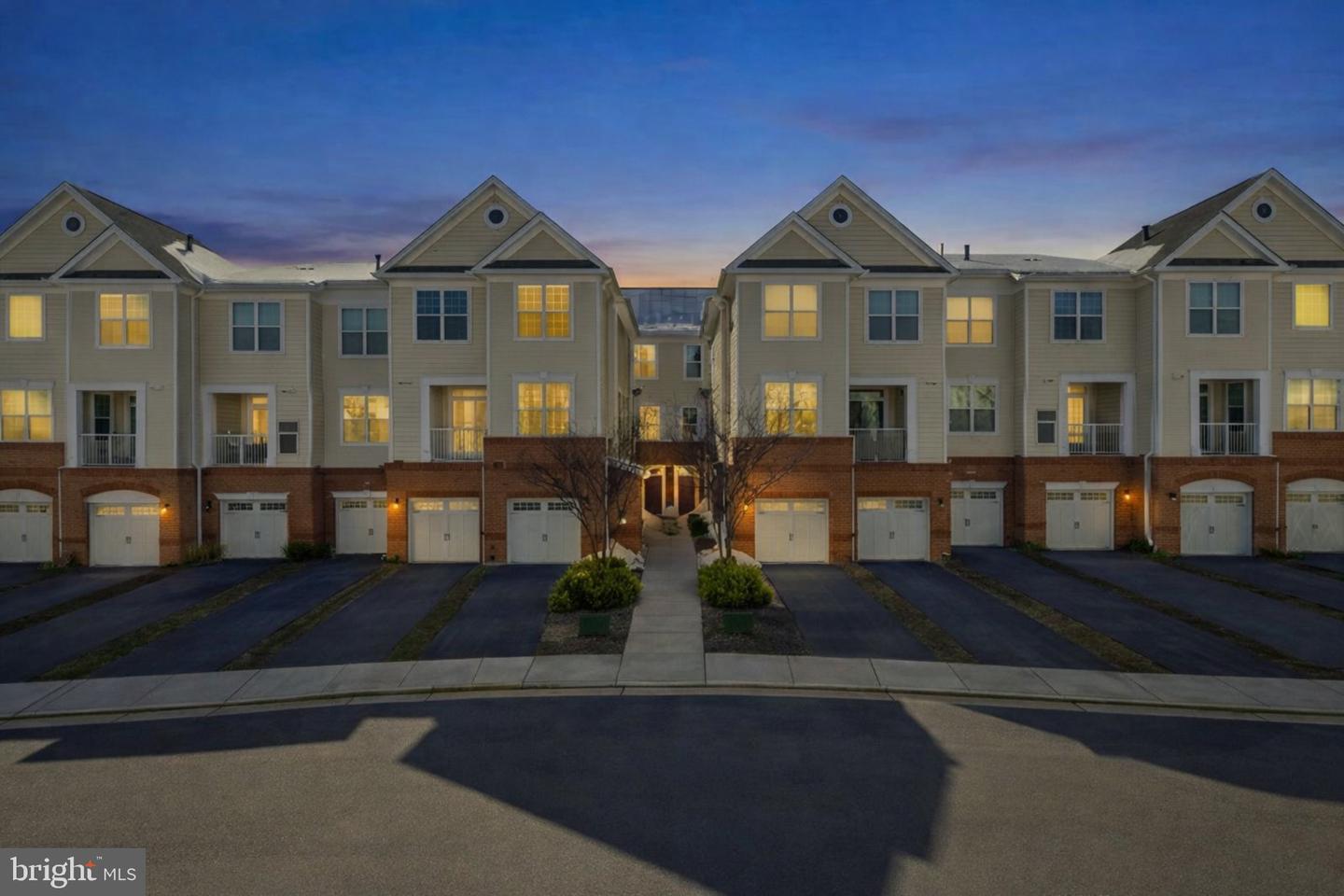 43047 STUARTS GLEN TER #106, ASHBURN, Virginia 20148, 3 Bedrooms Bedrooms, ,2 BathroomsBathrooms,Residential,For sale,43047 STUARTS GLEN TER #106,VALO2114846 MLS # VALO2114846