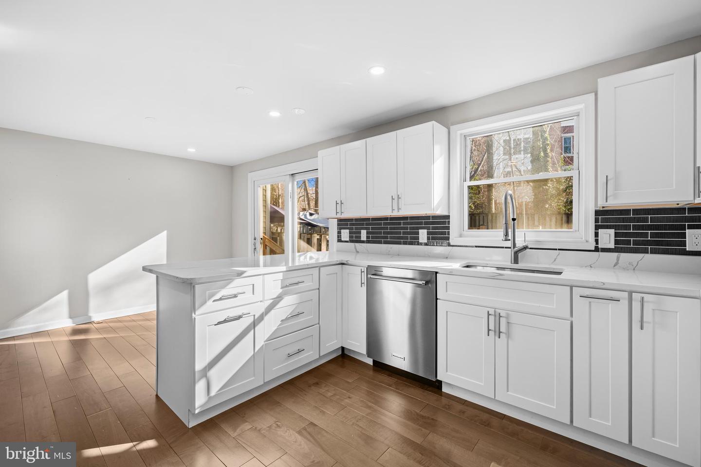 7941 TYSON OAKS CIR, VIENNA, Virginia 22182, 3 Bedrooms Bedrooms, ,3 BathroomsBathrooms,Residential,For sale,7941 TYSON OAKS CIR,VAFX2288038 MLS # VAFX2288038