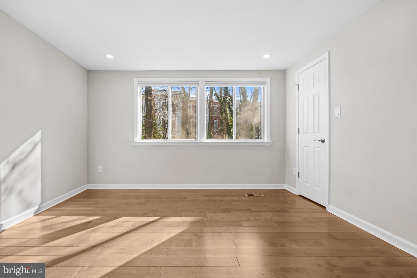 7941 TYSON OAKS CIR, VIENNA, Virginia 22182, 3 Bedrooms Bedrooms, ,3 BathroomsBathrooms,Residential,For sale,7941 TYSON OAKS CIR,VAFX2288038 MLS # VAFX2288038