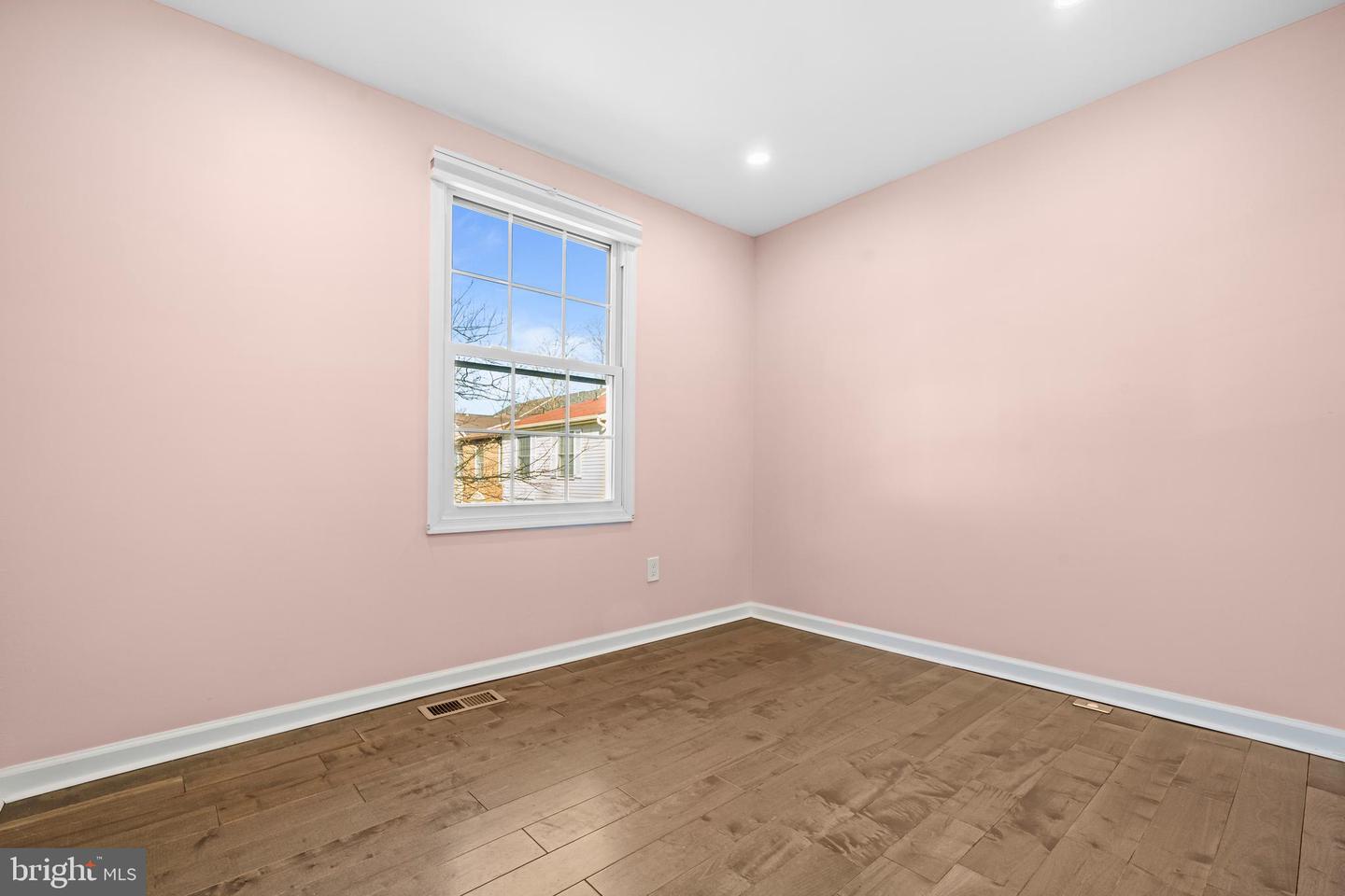 7941 TYSON OAKS CIR, VIENNA, Virginia 22182, 3 Bedrooms Bedrooms, ,3 BathroomsBathrooms,Residential,For sale,7941 TYSON OAKS CIR,VAFX2288038 MLS # VAFX2288038