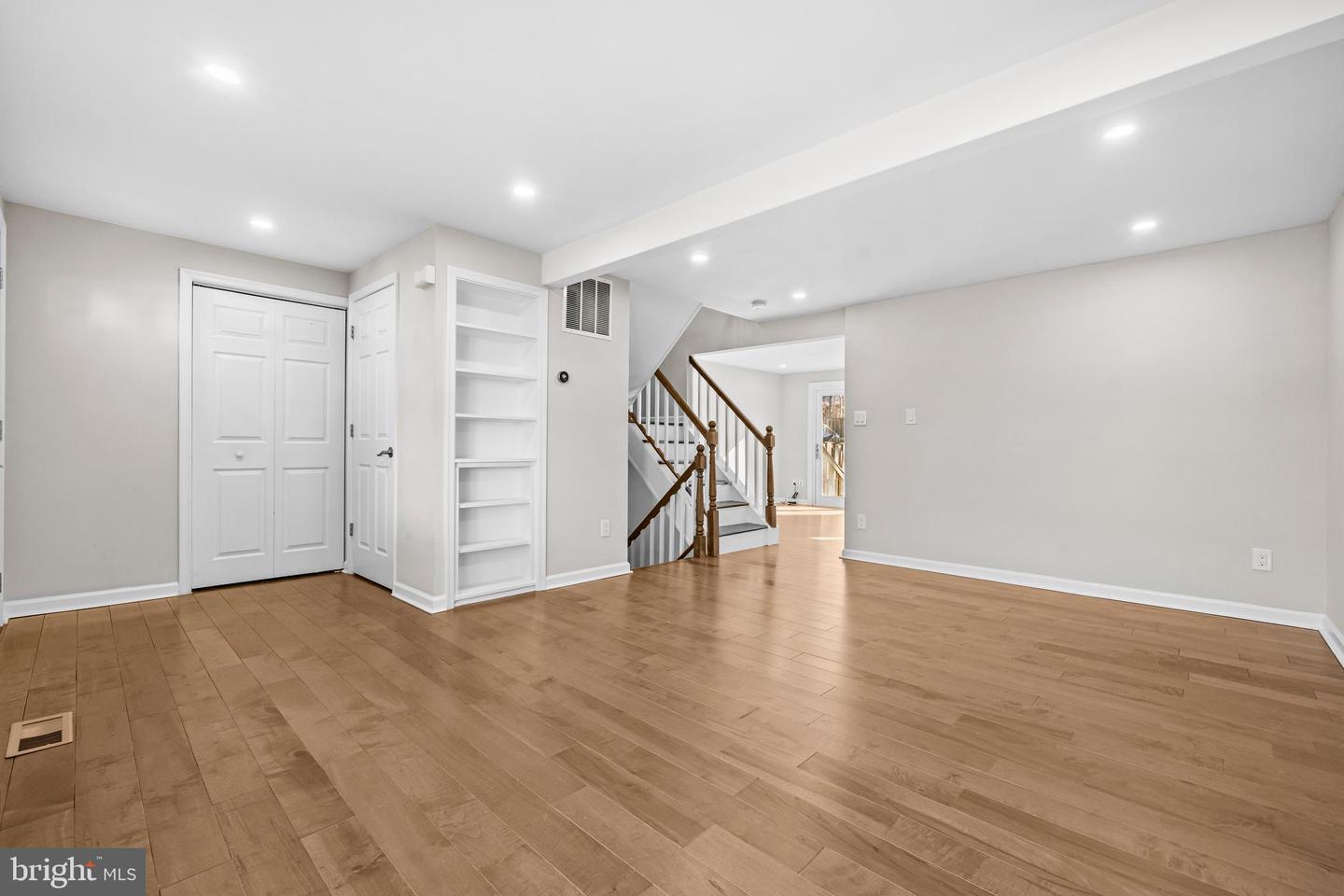 7941 TYSON OAKS CIR, VIENNA, Virginia 22182, 3 Bedrooms Bedrooms, ,3 BathroomsBathrooms,Residential,For sale,7941 TYSON OAKS CIR,VAFX2288038 MLS # VAFX2288038