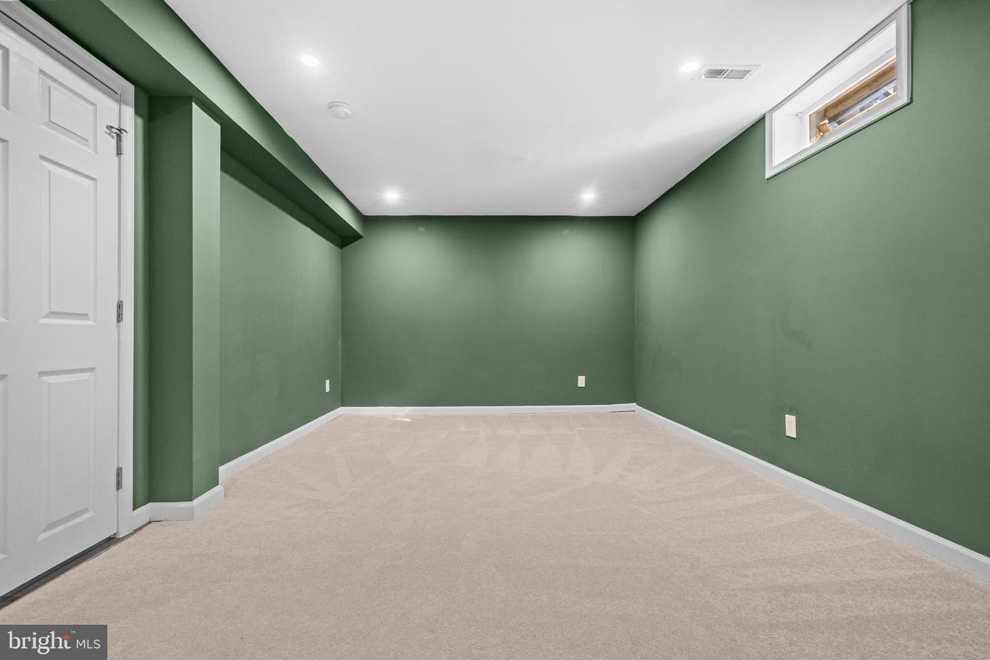 7941 TYSON OAKS CIR, VIENNA, Virginia 22182, 3 Bedrooms Bedrooms, ,3 BathroomsBathrooms,Residential,For sale,7941 TYSON OAKS CIR,VAFX2288038 MLS # VAFX2288038