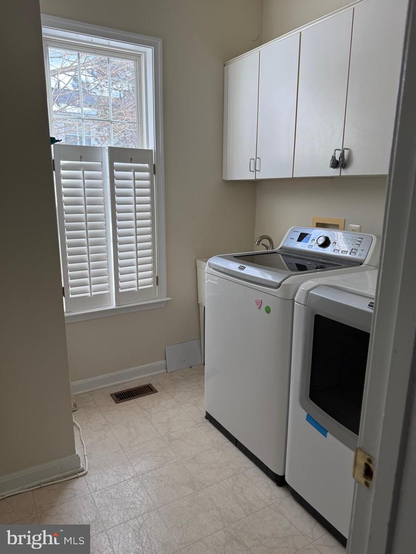 12517 FOX VIEW WAY, RESTON, Virginia 20191, 3 Bedrooms Bedrooms, ,3 BathroomsBathrooms,Residential,For sale,12517 FOX VIEW WAY,VAFX2288598 MLS # VAFX2288598 12517 FOX VIEW WAY, RESTON, Virginia 20191, 3 Bedrooms Bedrooms, ,3 BathroomsBathrooms,Residential,For sale,12517 FOX VIEW WAY,VAFX2288598 MLS # VAFX2288598