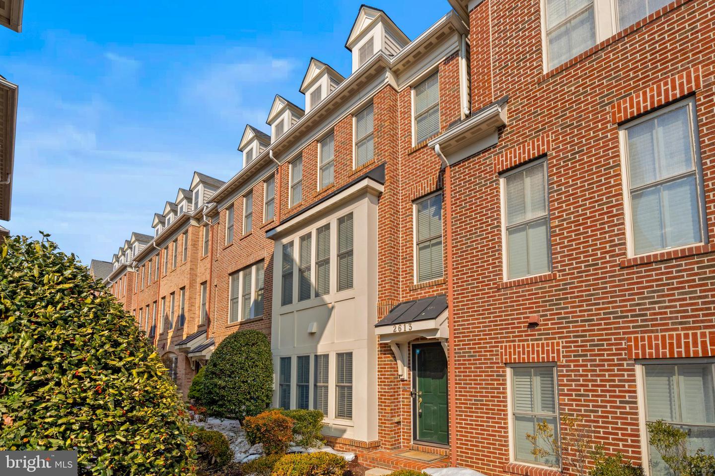 2613 S KENMORE CT, ARLINGTON, Virginia 22206, 3 Bedrooms Bedrooms, 11 Rooms Rooms,3 BathroomsBathrooms,Residential,For sale,2613 S KENMORE CT,VAAR2068444 MLS # VAAR2068444