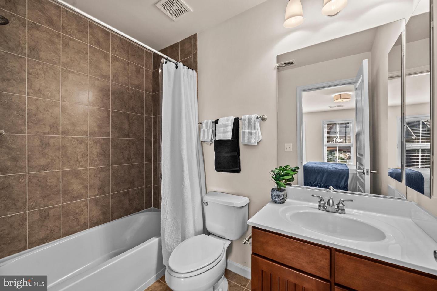 2613 S KENMORE CT, ARLINGTON, Virginia 22206, 3 Bedrooms Bedrooms, 11 Rooms Rooms,3 BathroomsBathrooms,Residential,For sale,2613 S KENMORE CT,VAAR2068444 MLS # VAAR2068444