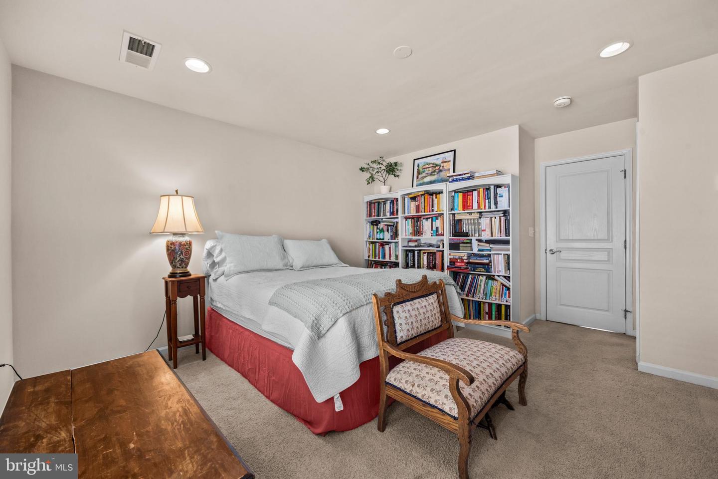 2613 S KENMORE CT, ARLINGTON, Virginia 22206, 3 Bedrooms Bedrooms, 11 Rooms Rooms,3 BathroomsBathrooms,Residential,For sale,2613 S KENMORE CT,VAAR2068444 MLS # VAAR2068444